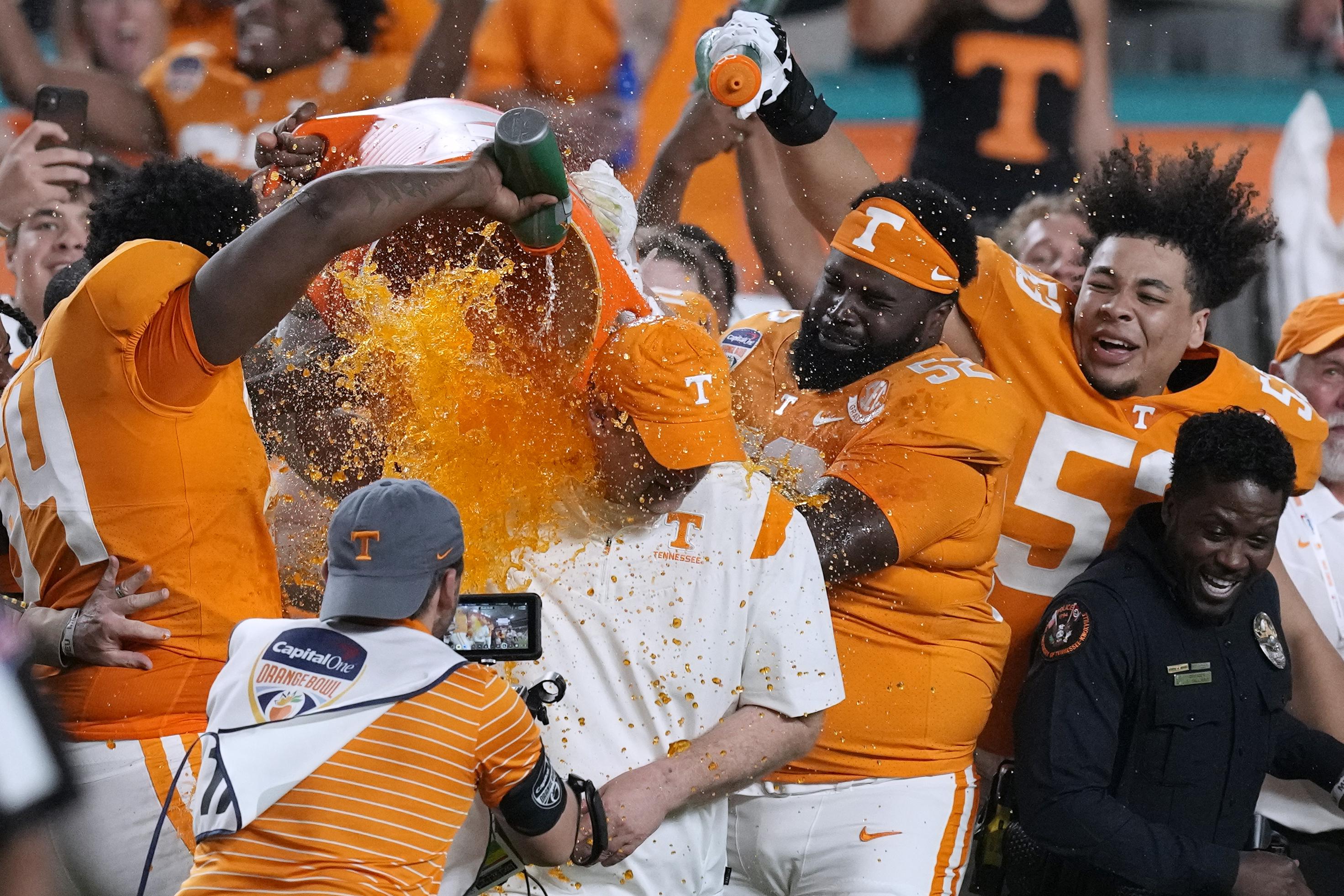 no-6-vols-promote-joey-halzle-to-offensive-coordinator-ap-news
