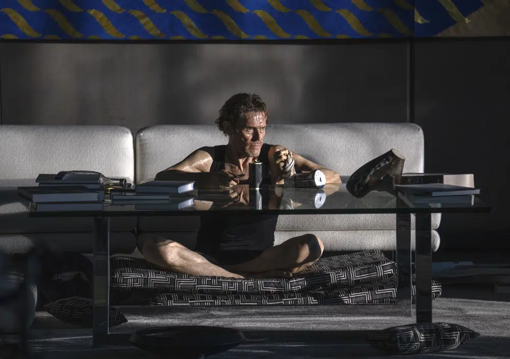 Esta imagen publicada por Focus Features muestra a Willem Dafoe en una escena de "Inside". (Wolfgang Ennenbach/Focus Features vía AP)