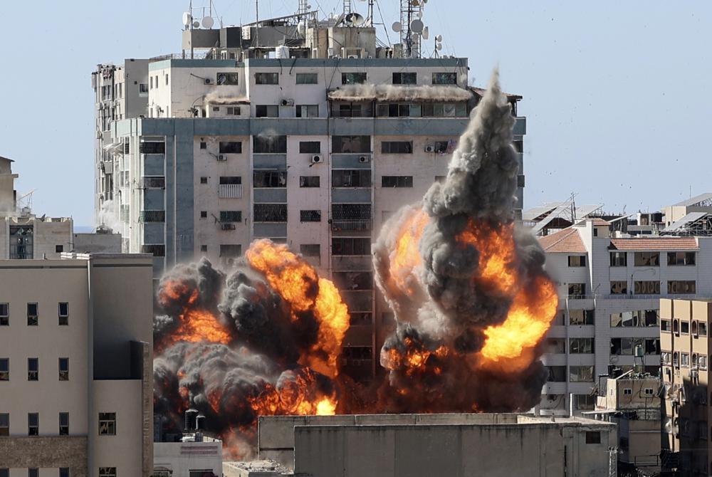 White House Says Safety of Journalists Is ‘Paramount’ After Gaza Building Bombed White House Says Safety of Journalists Is ‘Paramount’ After Gaza Building Bombed