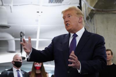 ARCHIVO - El presidente Donald Trump habla en su sede de campaña el día de las elecciones, el 3 de noviembre de 2020, en Arlington, Virginia. (AP Foto/Alex Brandon, archivo)