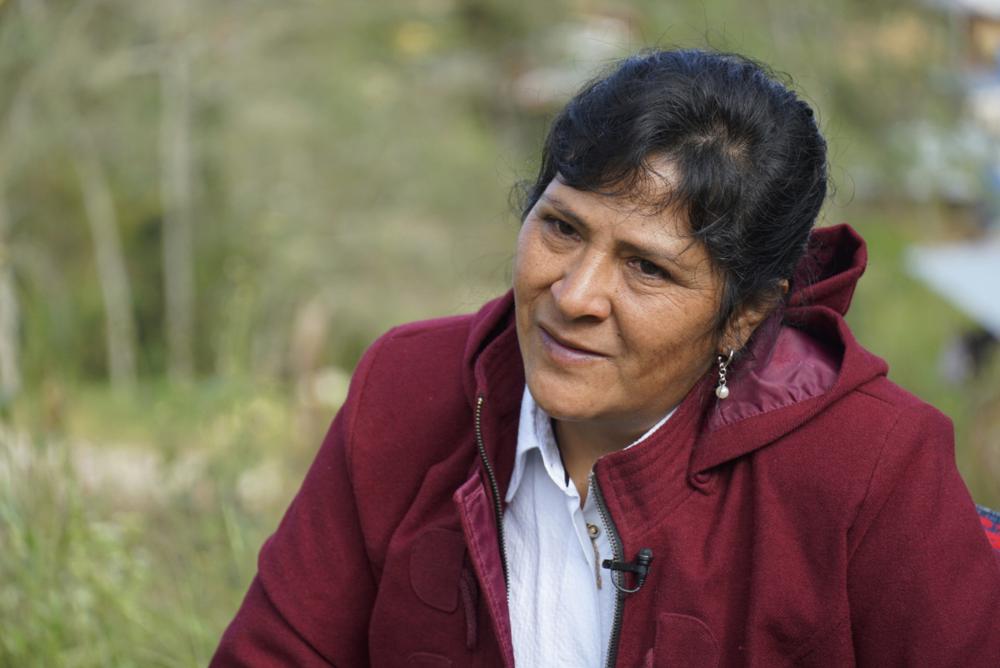 La futura primera dama de Perú, Lilia Paredes, de 48 años, habla en entrevista afuera de su casa ubicada en el municipio de Chugur, Perú, el jueves 22 de julio de 2021. (AP Foto/Franklin Briceño)