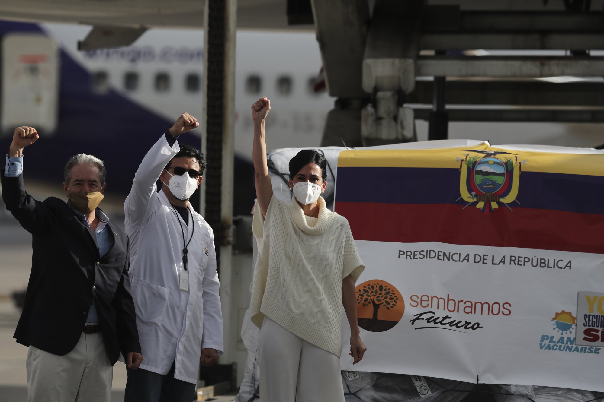 Llega primer lote de vacunas contra COVID a Ecuador