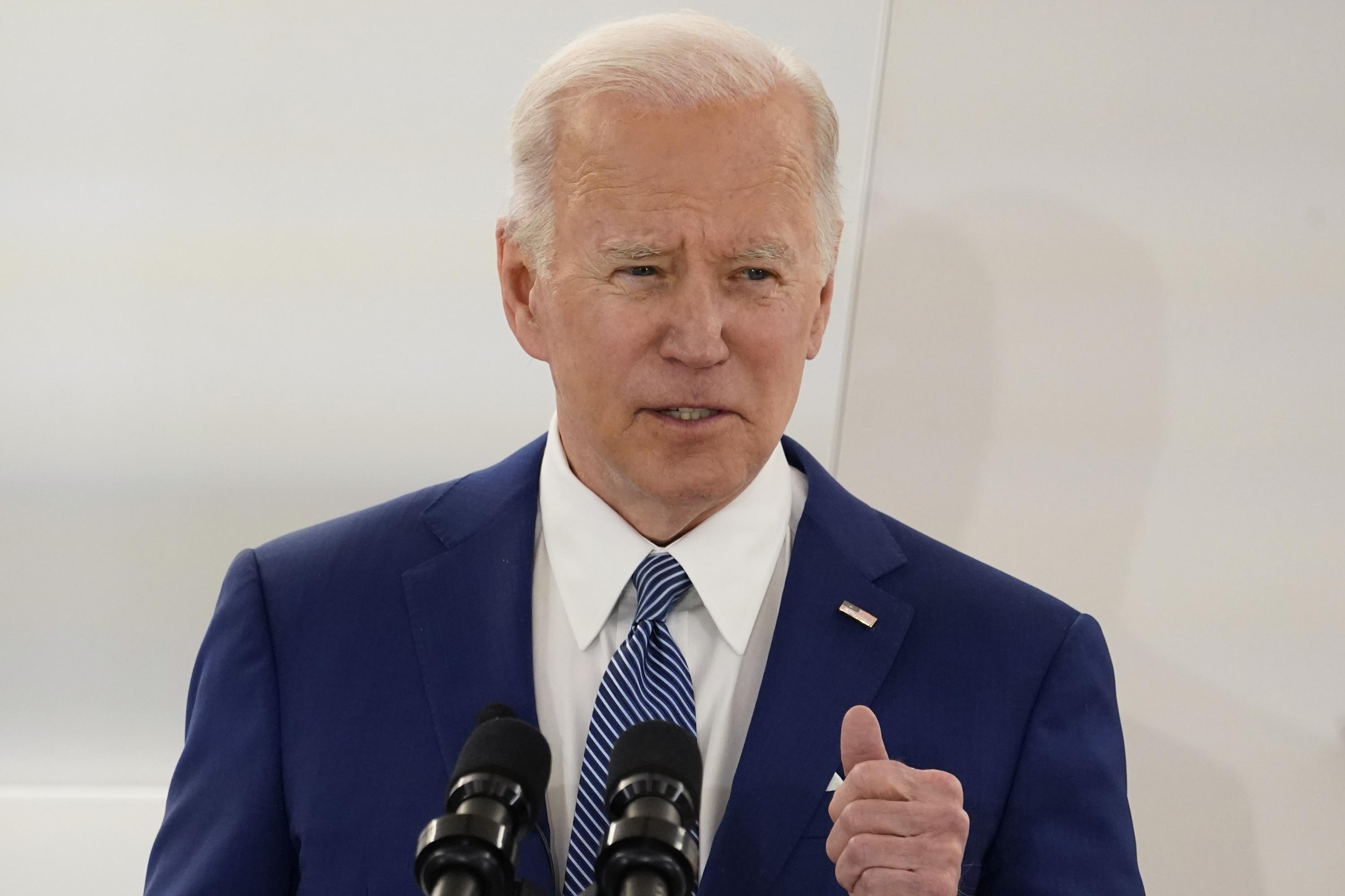 Biden busca novas sanções e ajuda ucranianos na Europa