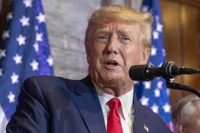 ARCHIVO - El expresidente Donald Trump habla en un acto de campaña en Columbia, Carolina del Sur, 28 de enero de 2023. Trump amenaza nuevamente con no asistir a los debates entre aspirantes a la candidatura republicana, se queja de las fechas programadas por el Comité Nacional Republicano e insinúa en entrevistas y mensajes en redes sociales que su ventaja en las encuestas es tal, que no tiene motivos para competir con los demás aspirantes. (AP Foto/Alex Brandon, File)