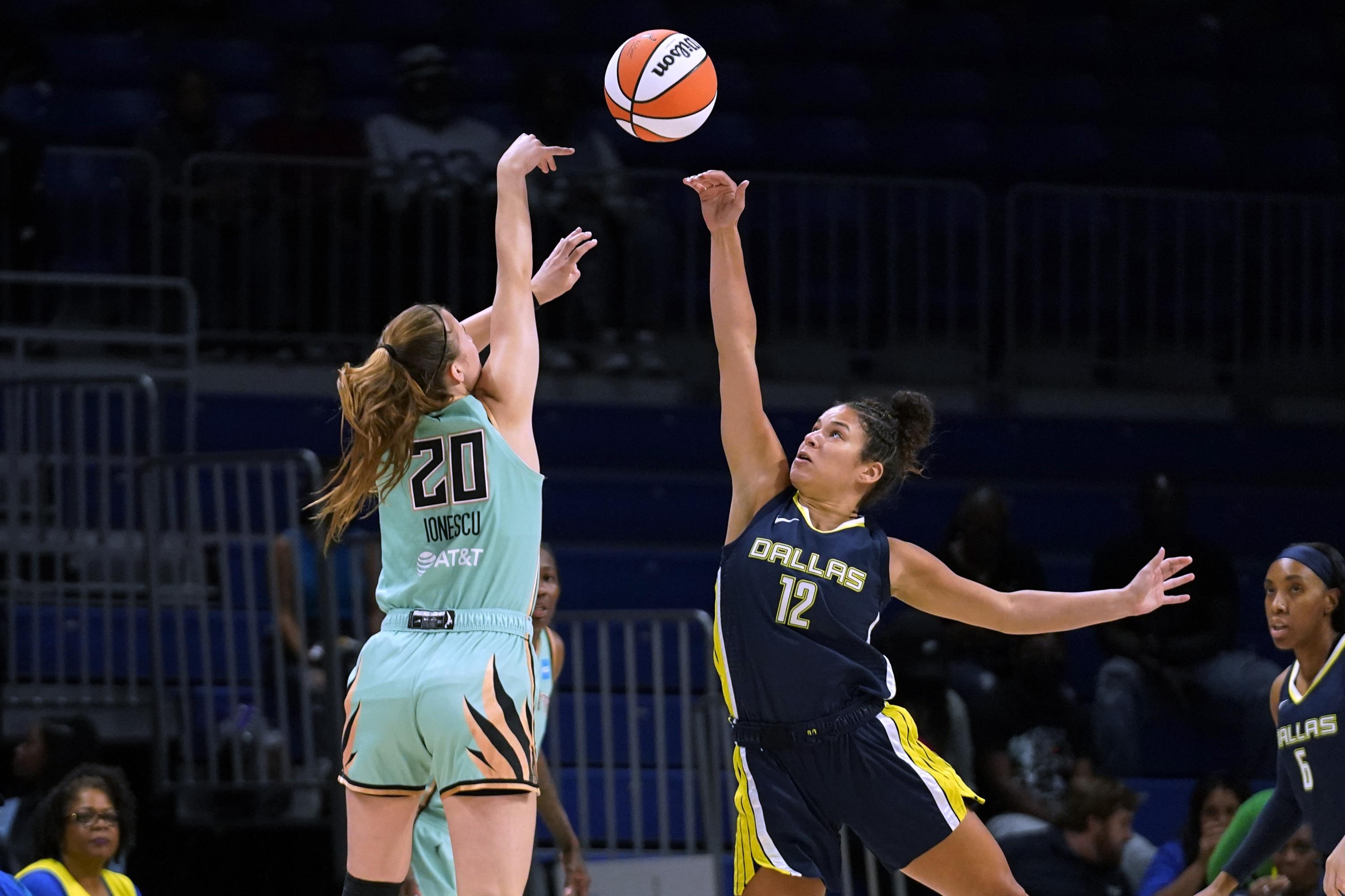 ARLINGTON, Texas (AP) — Sabrina Ionescu had 13 points, nine rebounds and se...