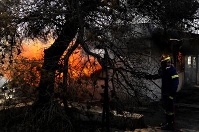 El incendio en Thea, Grecia, el 19 de agosto del 2021.  (Foto AP /Thanassis Stavrakis)