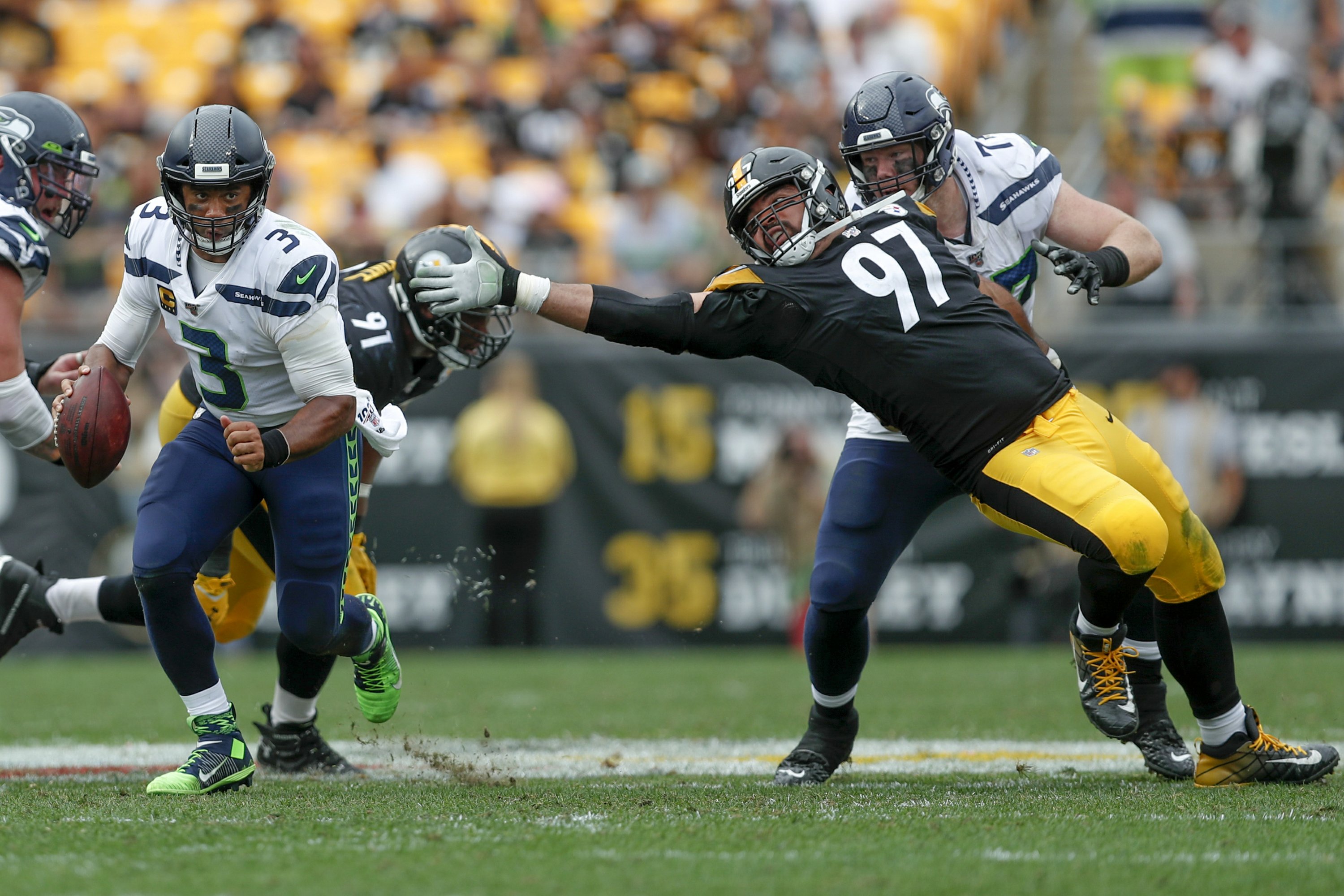 Wilson, Seahawks edge Steelers 2826 as Roethlisberger exits AP News