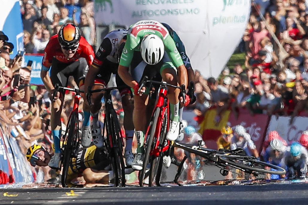 El campeón de Volta que defiende a Roglic se retira tras accidente aéreo