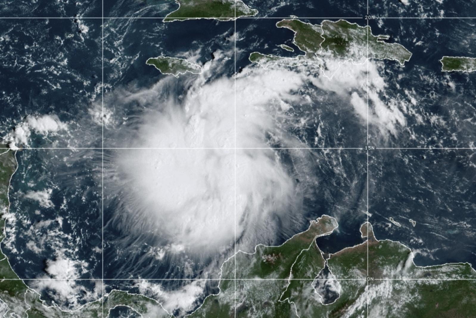 أعلن DeSantis حالة الطوارئ حيث من المتوقع أن تضرب العاصفة فلوريدا