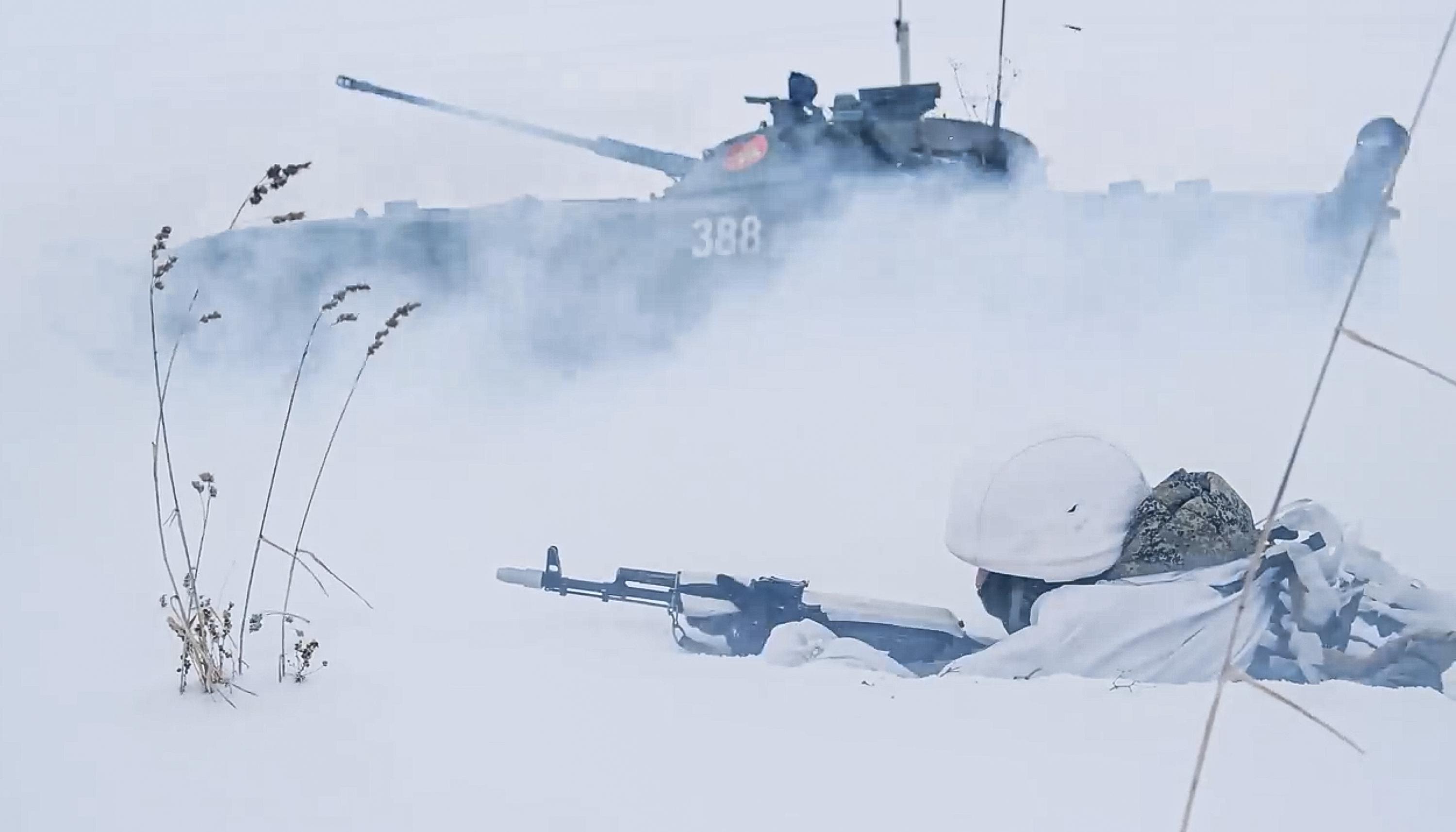 Jefe OTAN recela de refuerzo de tropas rusas en Bielorrusia
