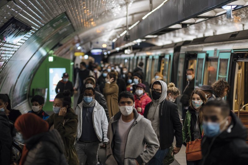 Pacientes de COVID-19 están llenando hospitales en Francia