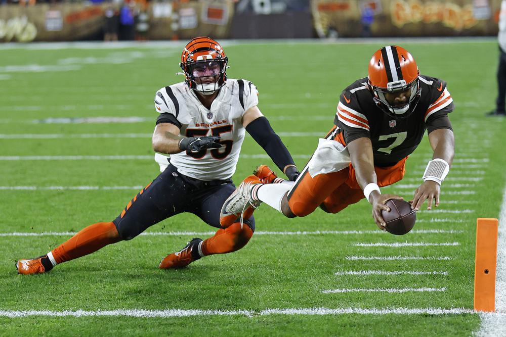 Cleveland Browns quarterback Jacoby Brissett (7) dives into the end zone for a touchdown with Cincinnati Bengals linebacker Logan Wilson (55) defending during the second half of an NFL football game in Cleveland, Monday, Oct. 31, 2022. (AP Photo/Ron Schwane)