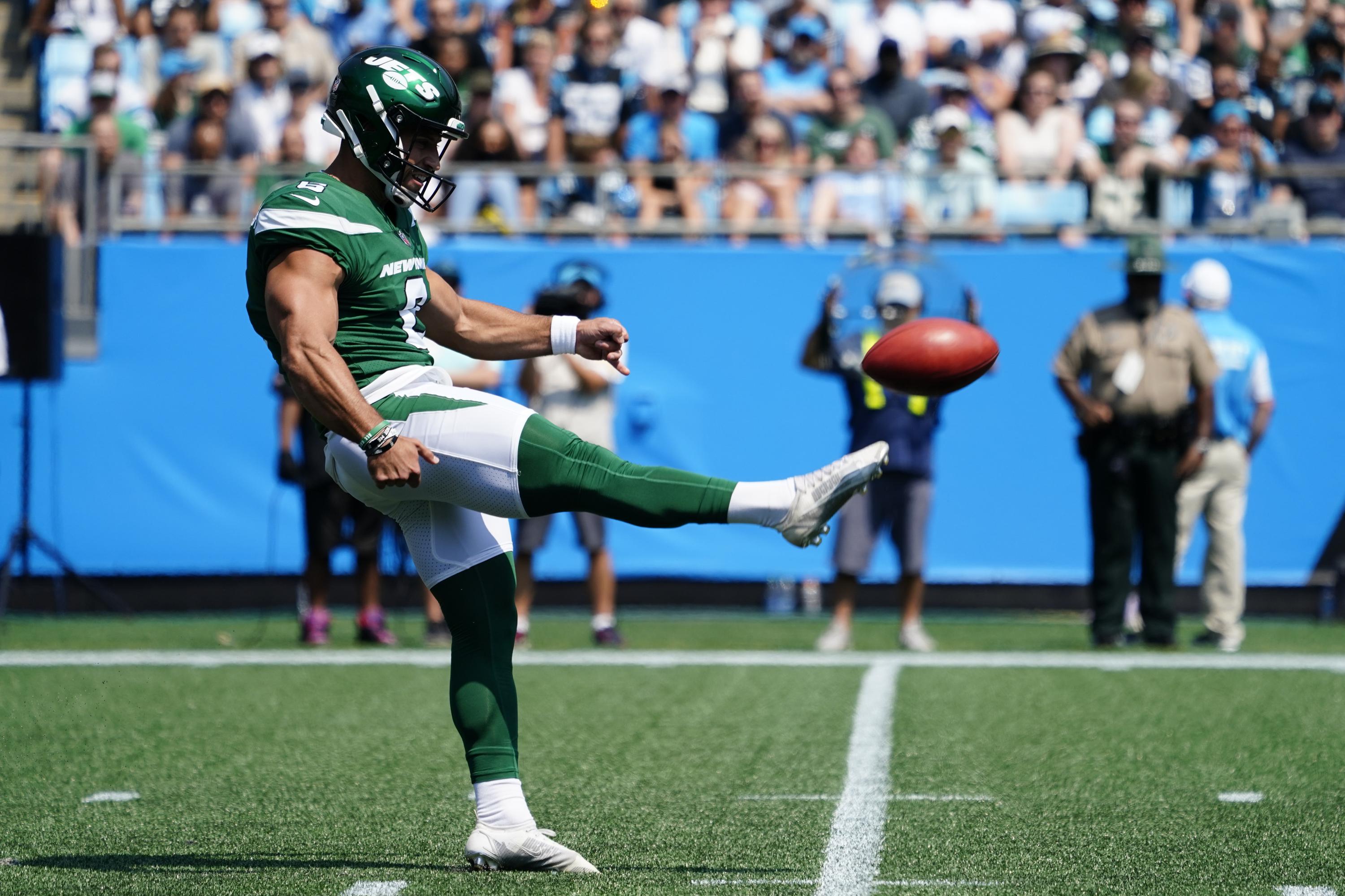 Jets kicker Ammendola has stunning debut as punter in pinch AP News