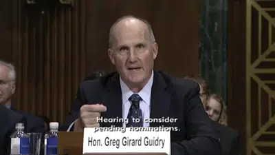 En esta imagen de un video distribuido por el Senado de Estados Unidos, el juez Greg Guidry habla en una audiencia para postulados a cortes distritales de la Comisión Judicial del Senado, Washington, 13 de febrero de 2019. (Senado EEUU via AP)