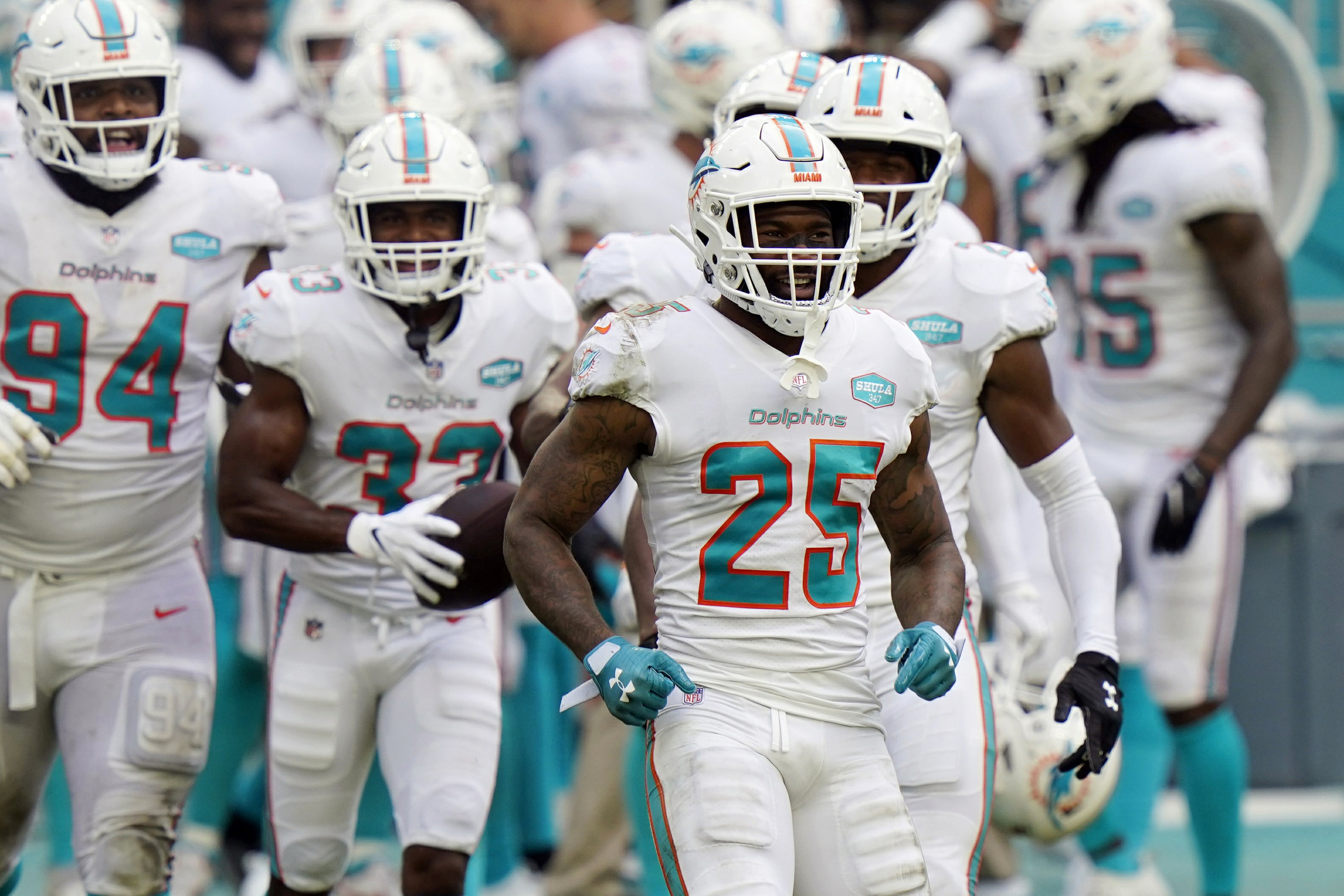 In one year, Dolphins' defense goes from worst to 1st in NFL | AP News