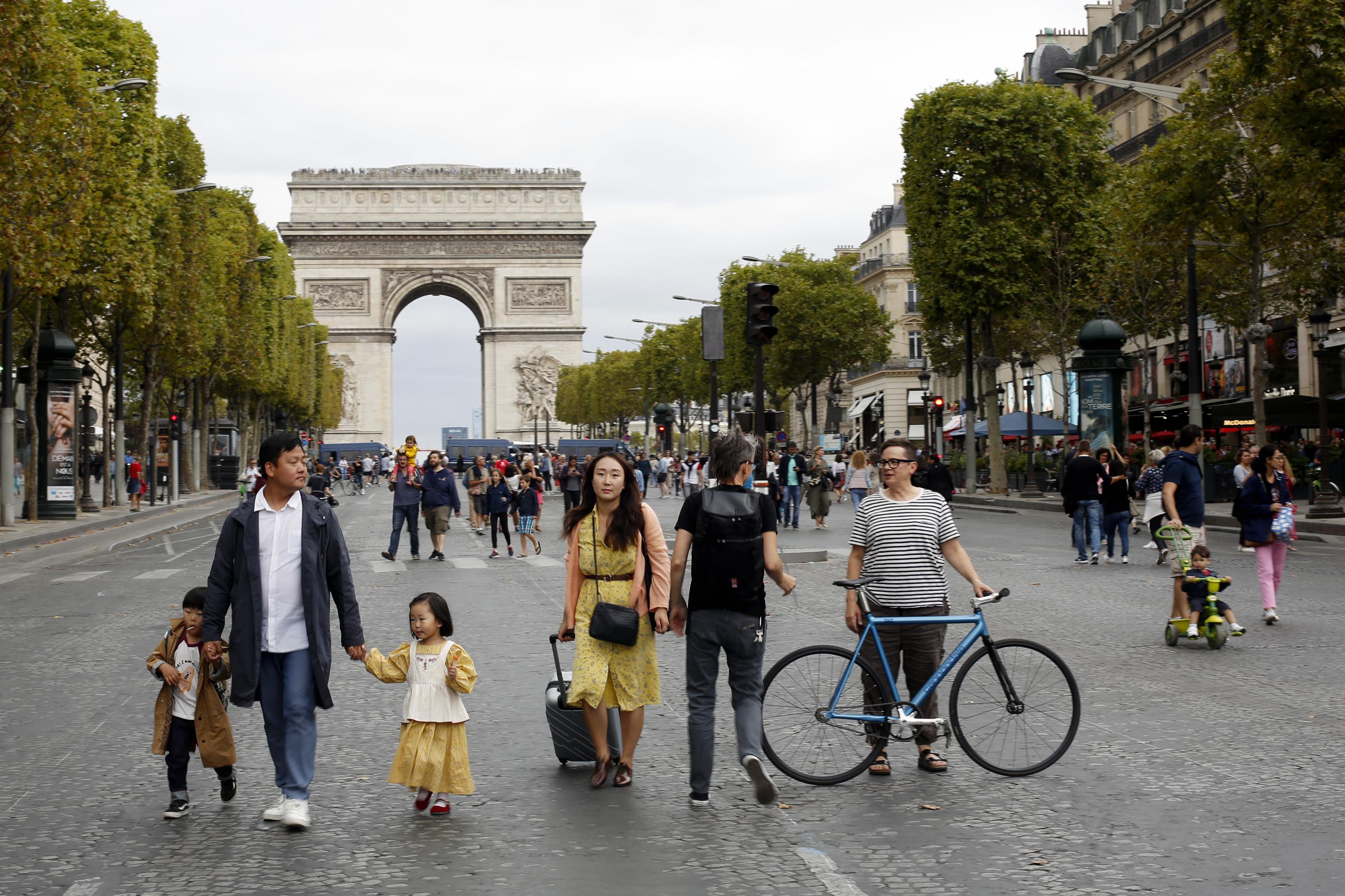 Avenue des Champs-Élysées - History, Location & Key Facts 2024