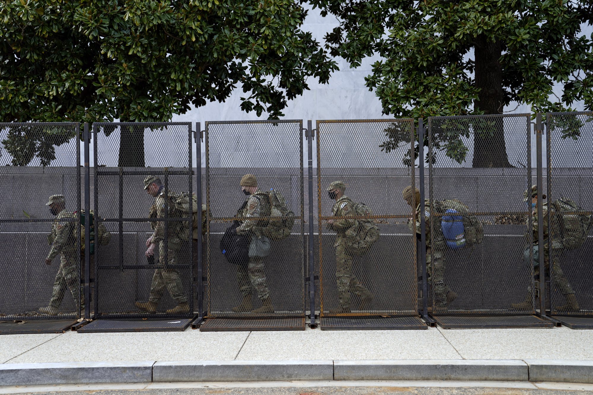 Guard troops pour into Washington as states answer the call ...