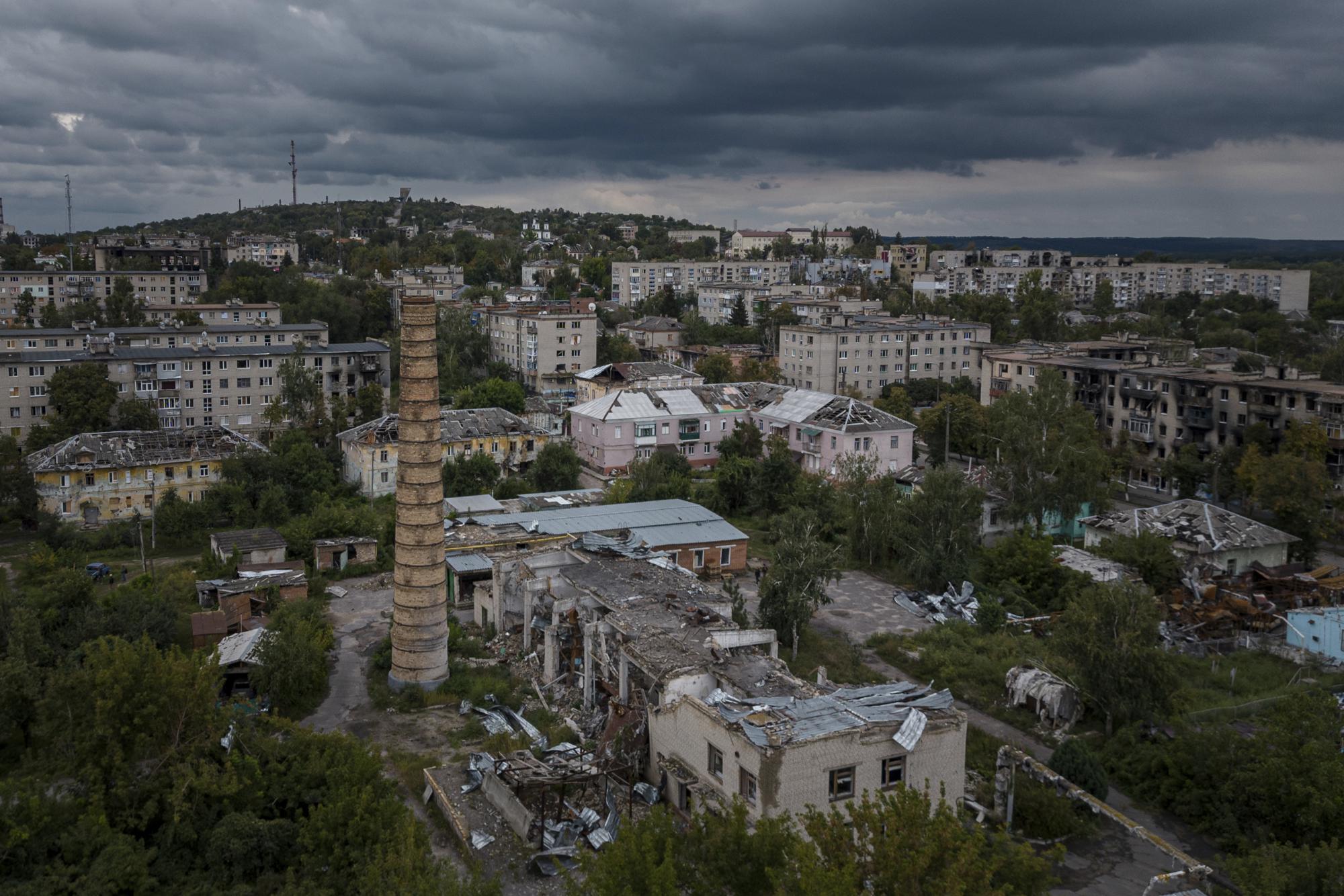 Когда освободили город кемери. Харьков. Харьков до и после. Село в Украине. Харьков освобожден.