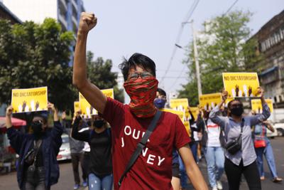 Una protesta en Yangón, Myanmar, el 26 de marzo del 2021. (Foto AP, File)
