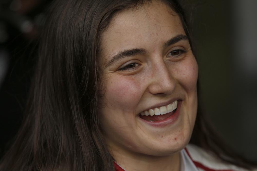 ARCHIVO - La piloto colombiana Tatiana Calderón sonríe en el circuito Hermanos Rodríguez de Ciudad de México, el 30 de octubre de 2018. (AP Foto/Marco Ugarte)