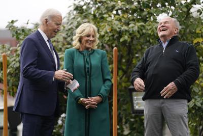 Meet Dale Haney, the White House groundskeeper for 50 years | AP News