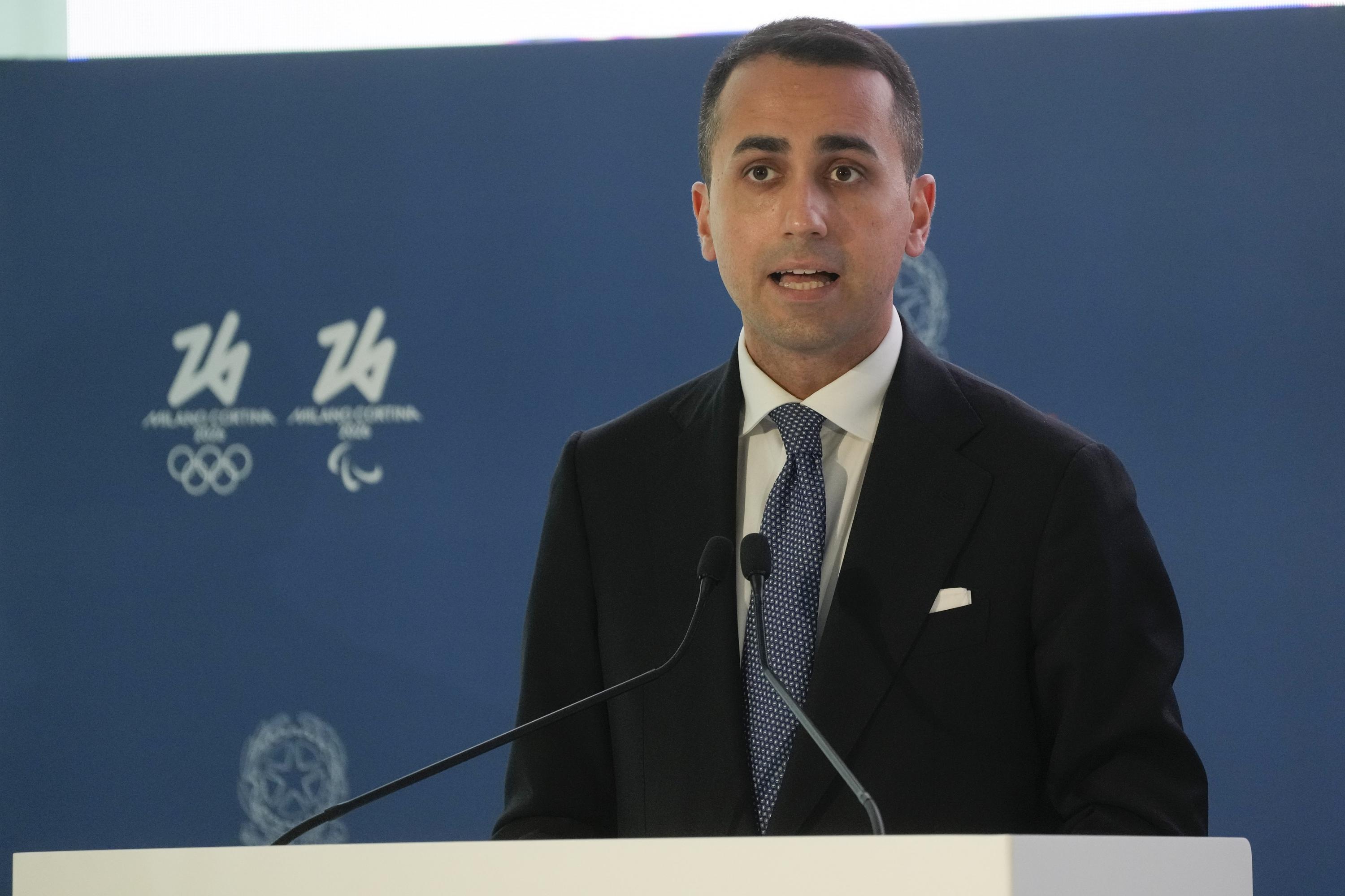 Le cinque stelle dell’Italia allo sbando mentre Di Maio si separa, formano un nuovo gruppo