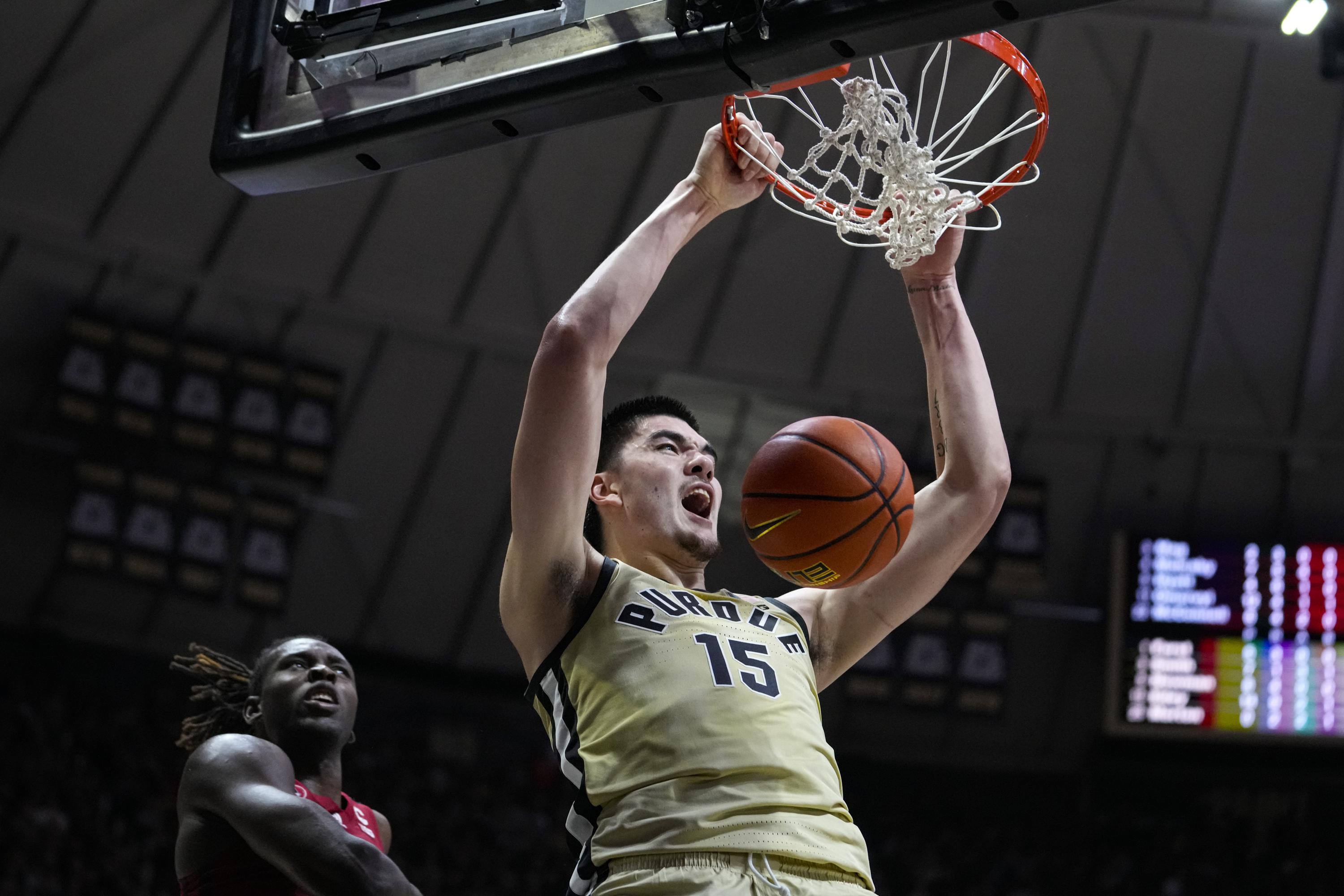 Purdue's Edey returning to school at NBA draft deadline