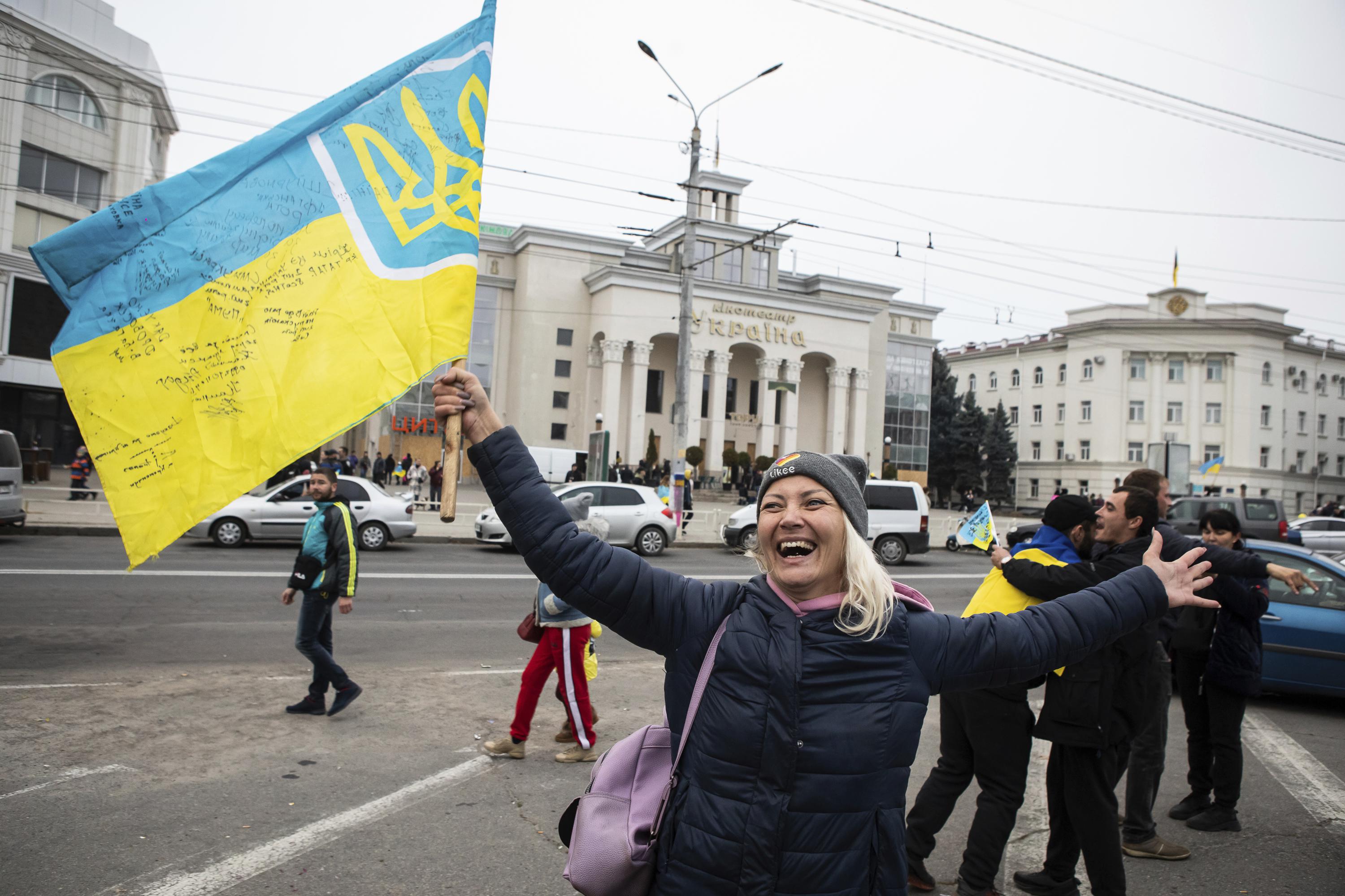 Russian flag comes down in Kherson, but Ukraine sees a trap