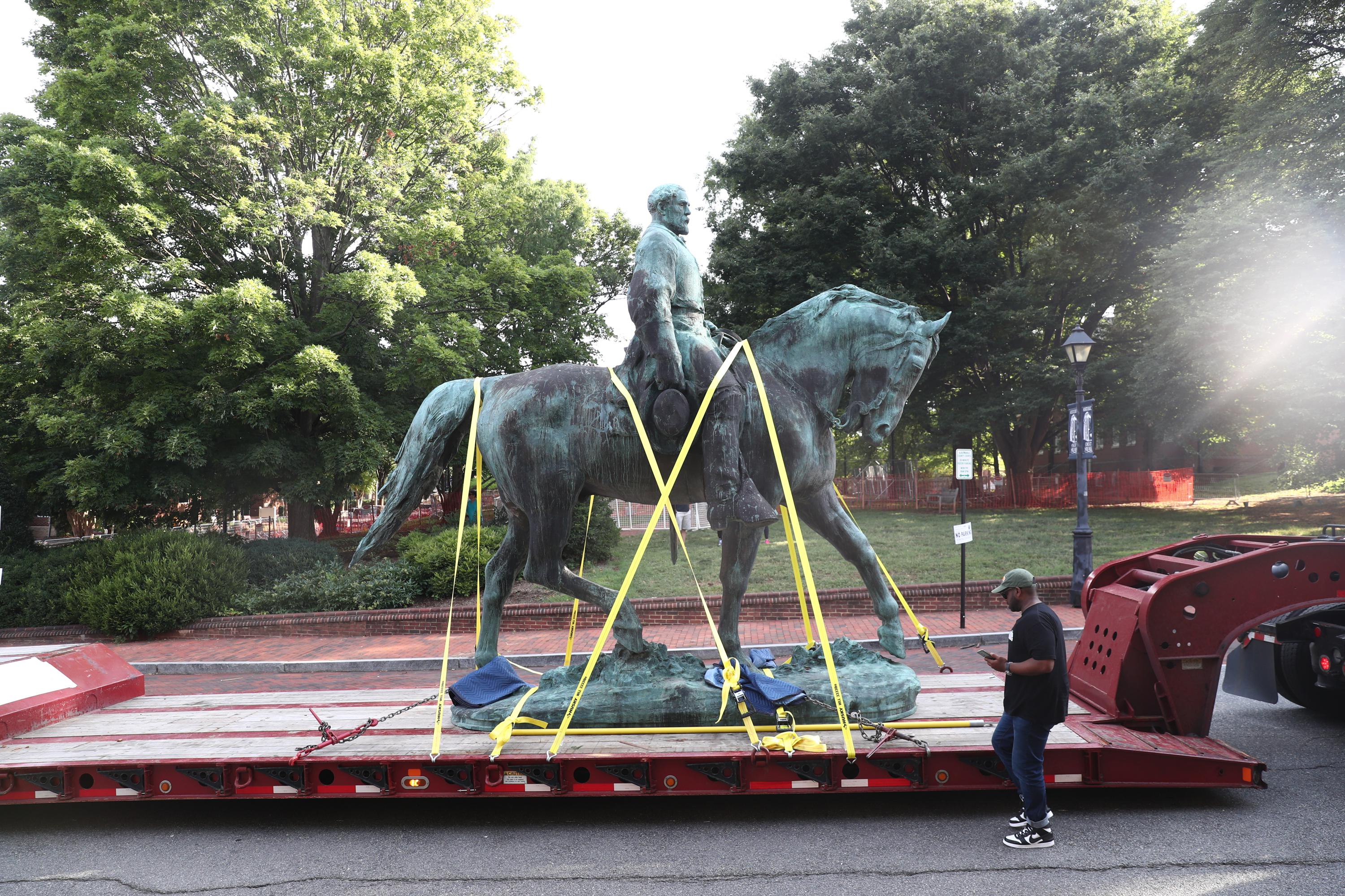 An incredible day' as Lee statue removed in Charlottesville | AP News