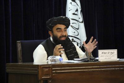 El portavoz del talibán, Zabihullah Mujahid, hace declaraciones a la prensa en Kabul, Afganistán, el martes 7 de septiembre de 2021. (AP Foto/Muhammad Farooq)