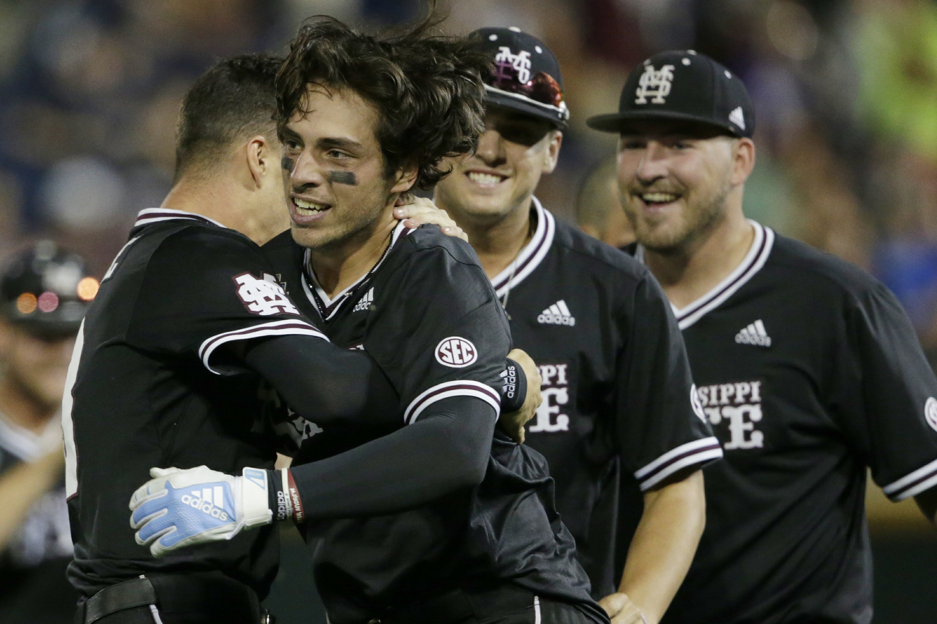 Gilbert gets basesloaded hit, Bulldogs beat Auburn 54 AP News