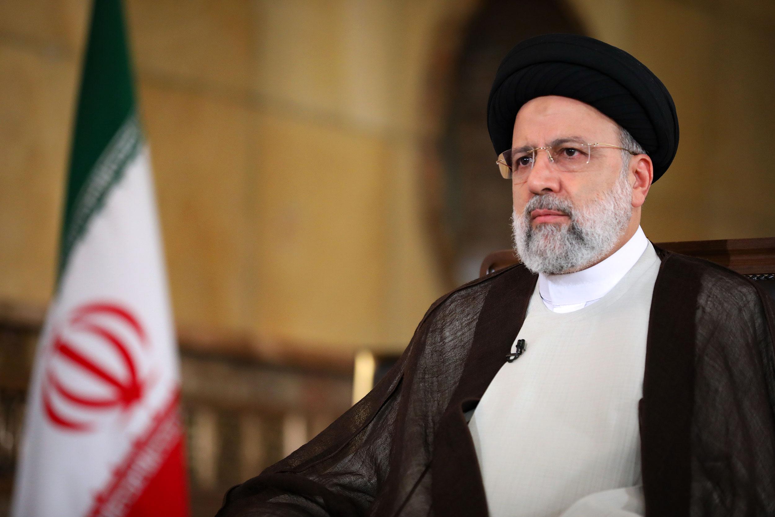 Iran’s protesters chant from buildings amid crackdown