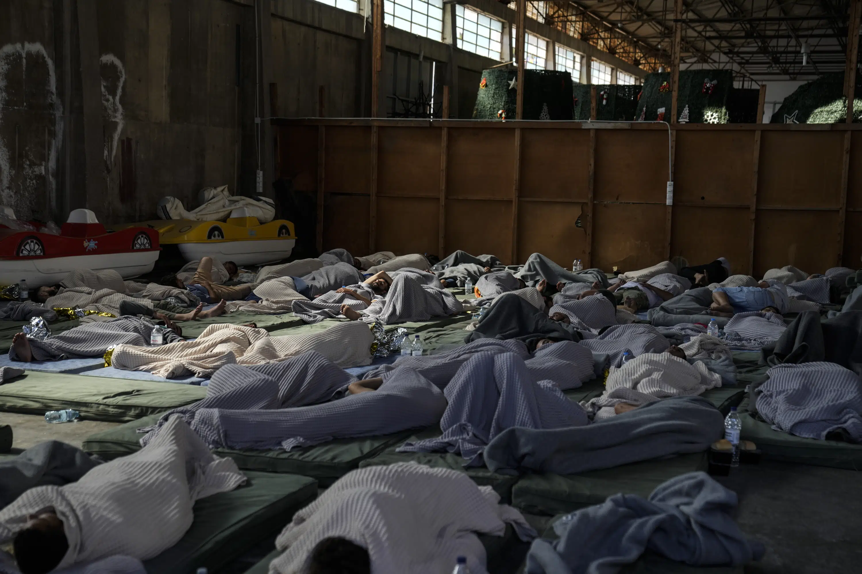 göçmen gemisi Yunanistan açıklarında battıktan sonra en az 79 kişi öldü;  Yüzlerce eksik olabilir