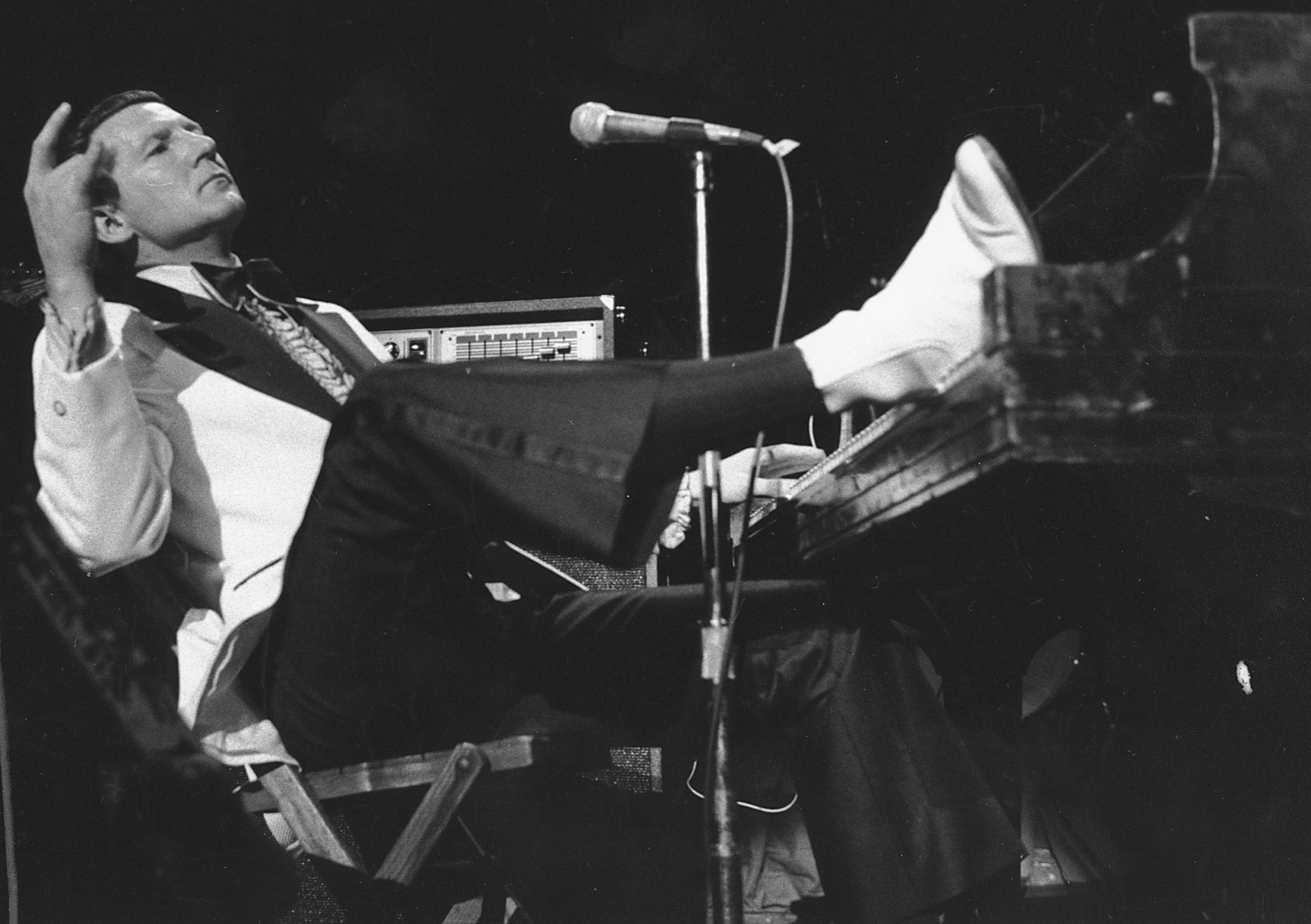 Jerry Lee Lewis, outrageous rock 'n' roll star, dies at 87 | AP News