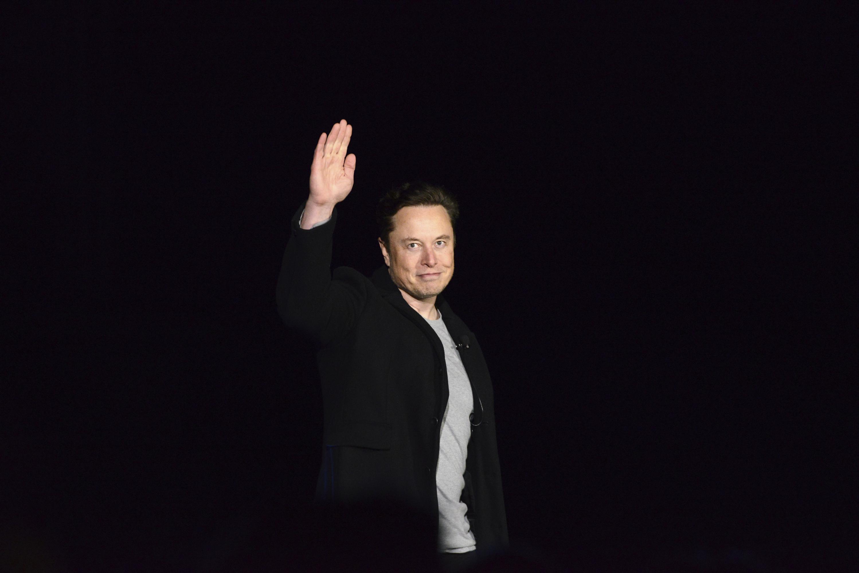 Accionistas de Tesla piden a juez que silencie a Musk en caso de fraude