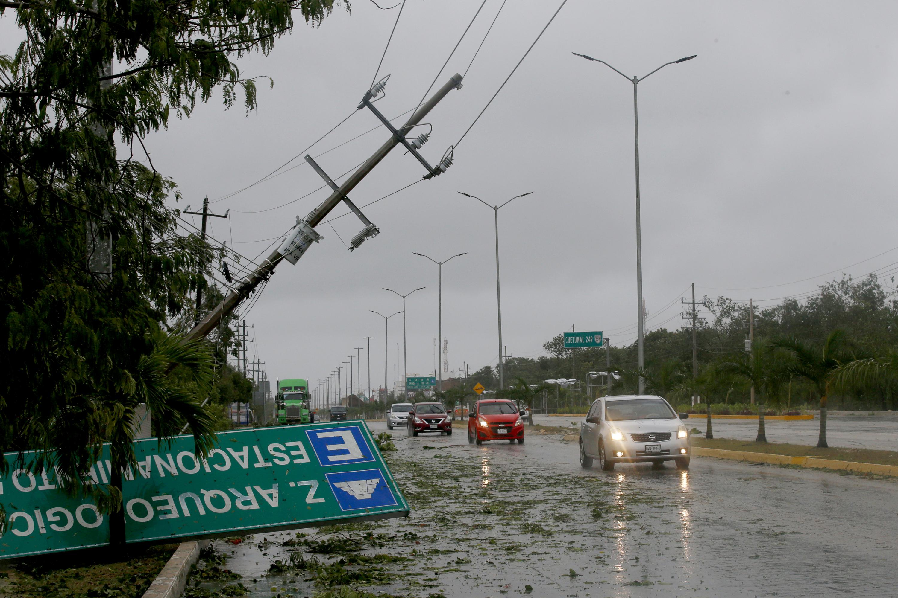 Huracán Grace causa algunos daños en Riviera Maya AP News
