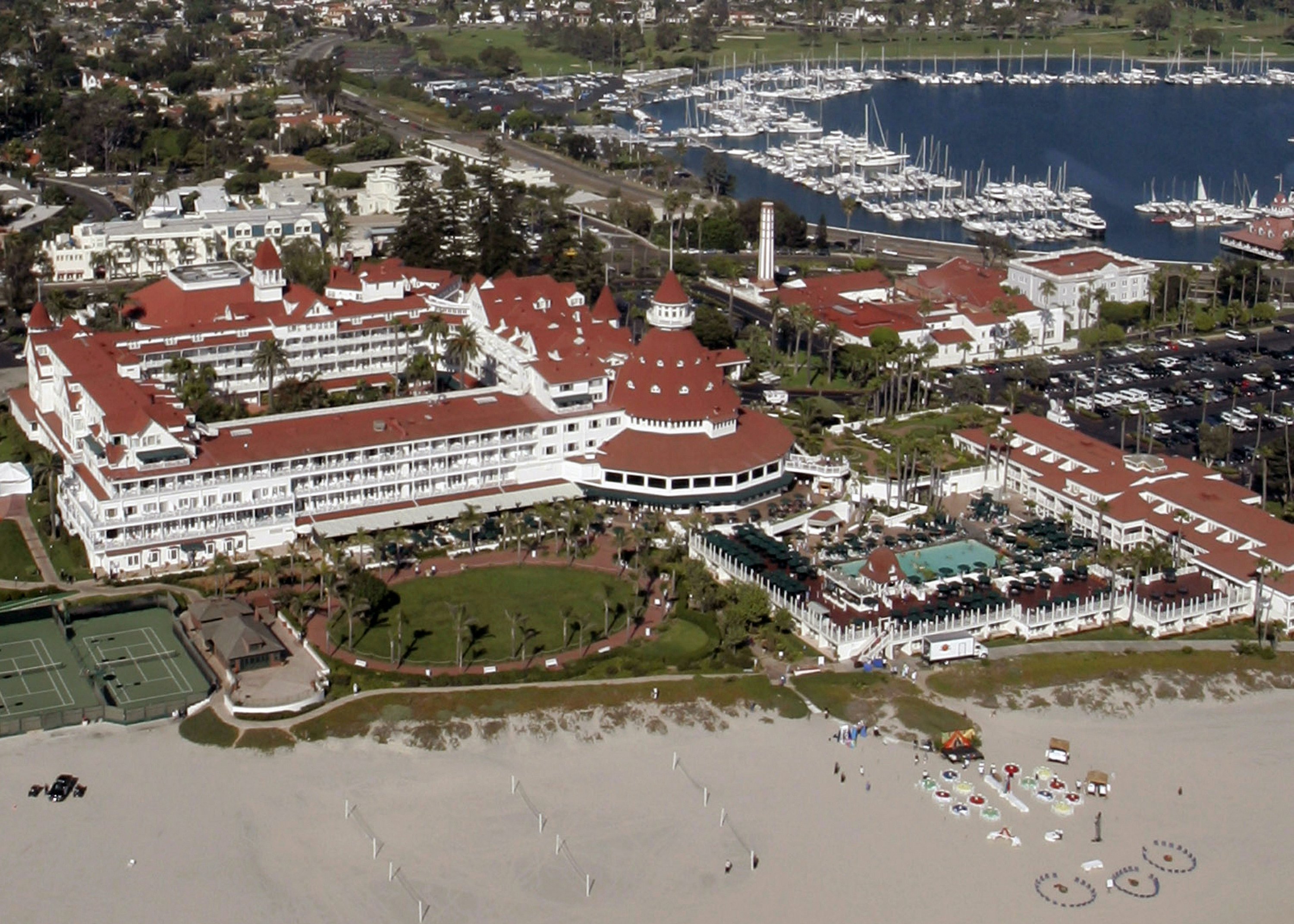 Hotel del Coronado to lay off workers amid major renovations AP News