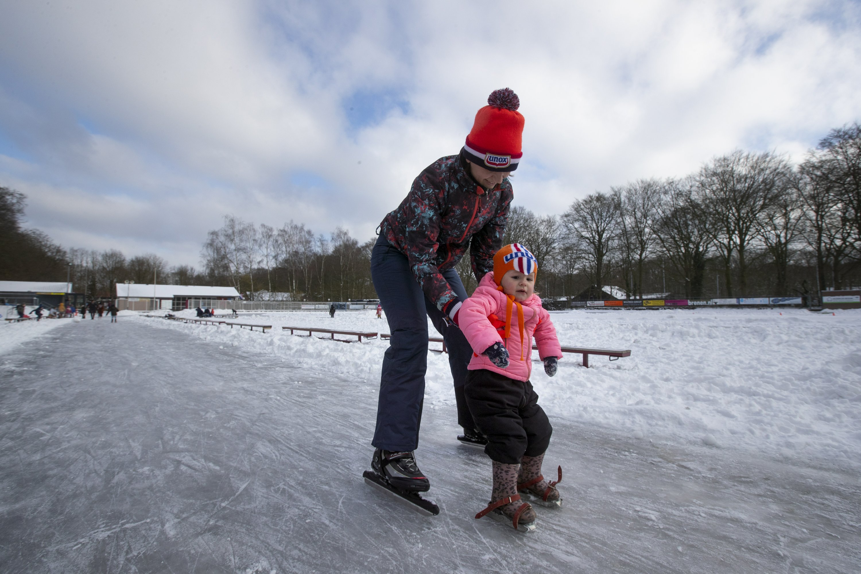 Skating-crazed Dutch defy the pandemic by going to the ice outdoors