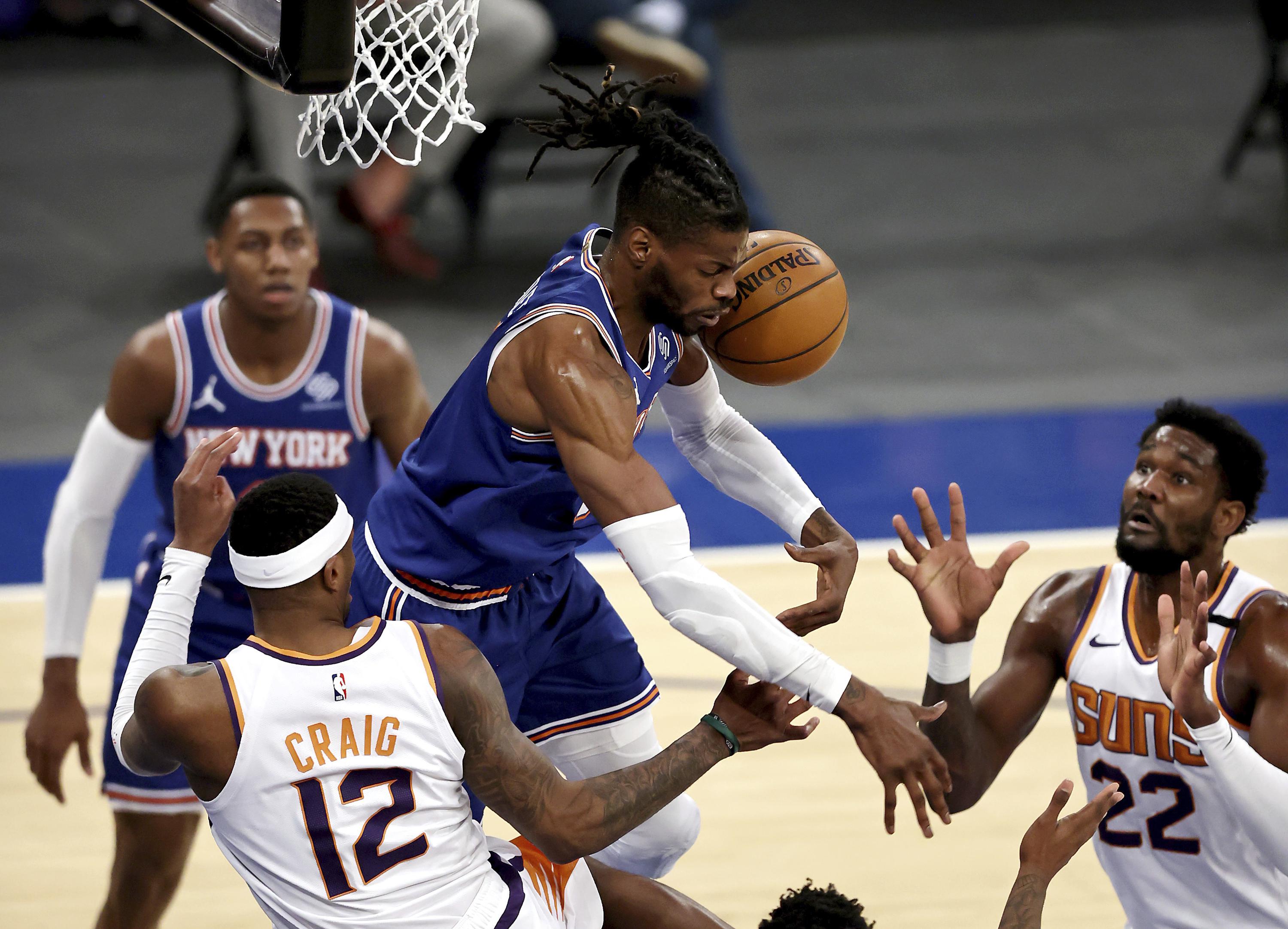 Suns snap Knicks' nine-game win streak with 118-110 victory | AP News