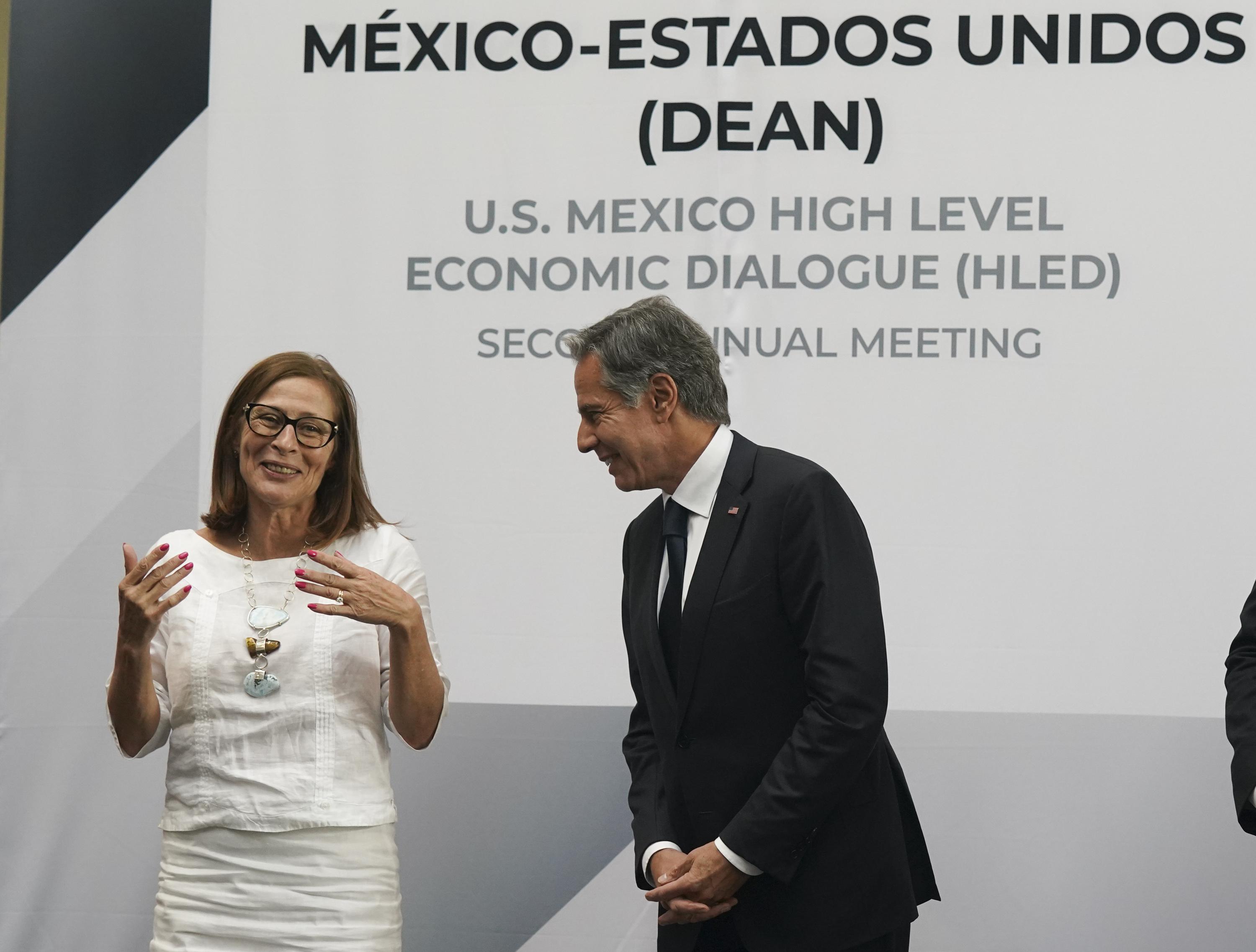 Renuncia secretario de Economía de México |  AP noticias