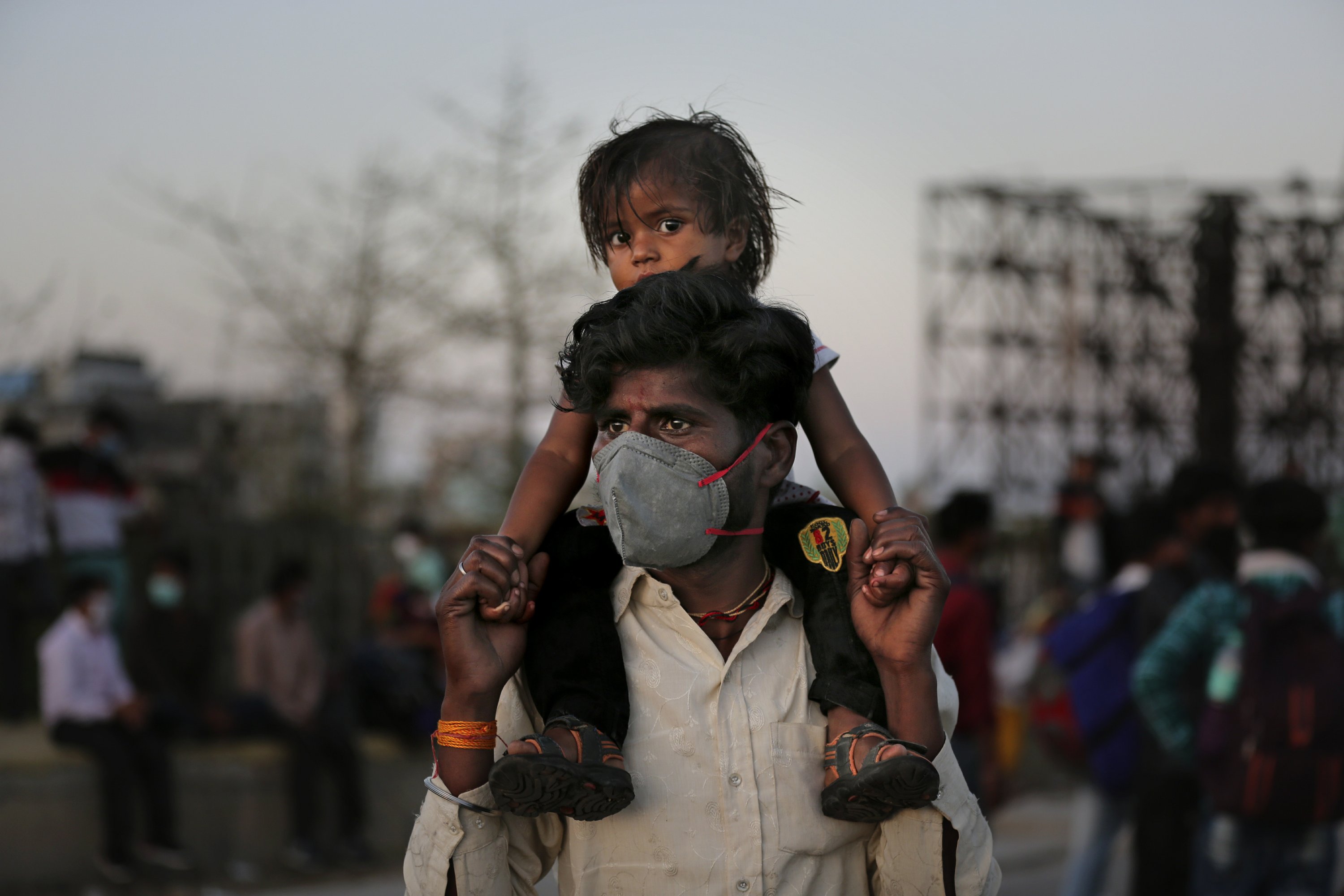 During pandemic. Индия люди. Child Labour in India. Manali, India люди. Индия люди взрослые школьники.