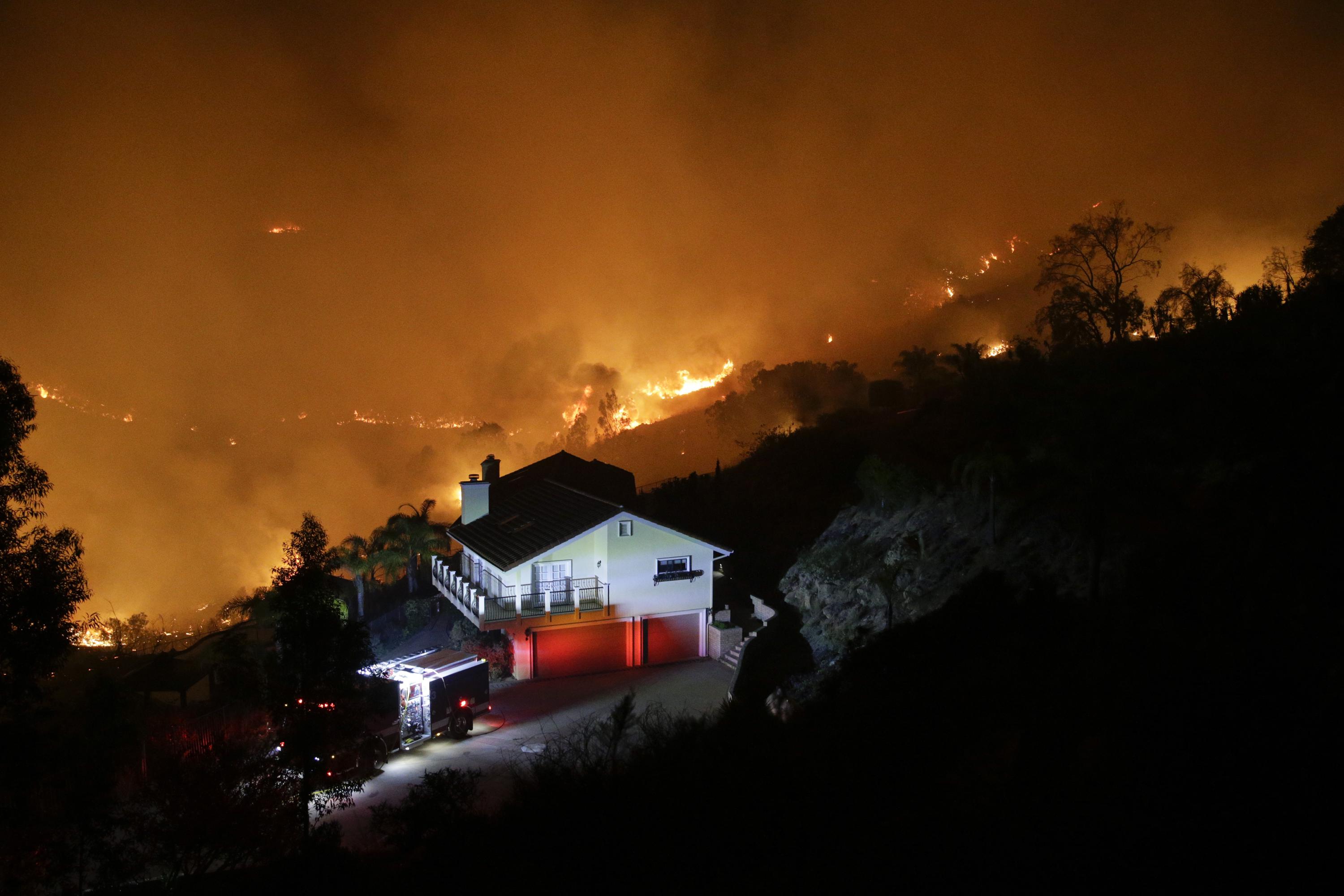 California: Incendio atrapa a campistas en bosque nacional - San Diego  Union-Tribune en Español