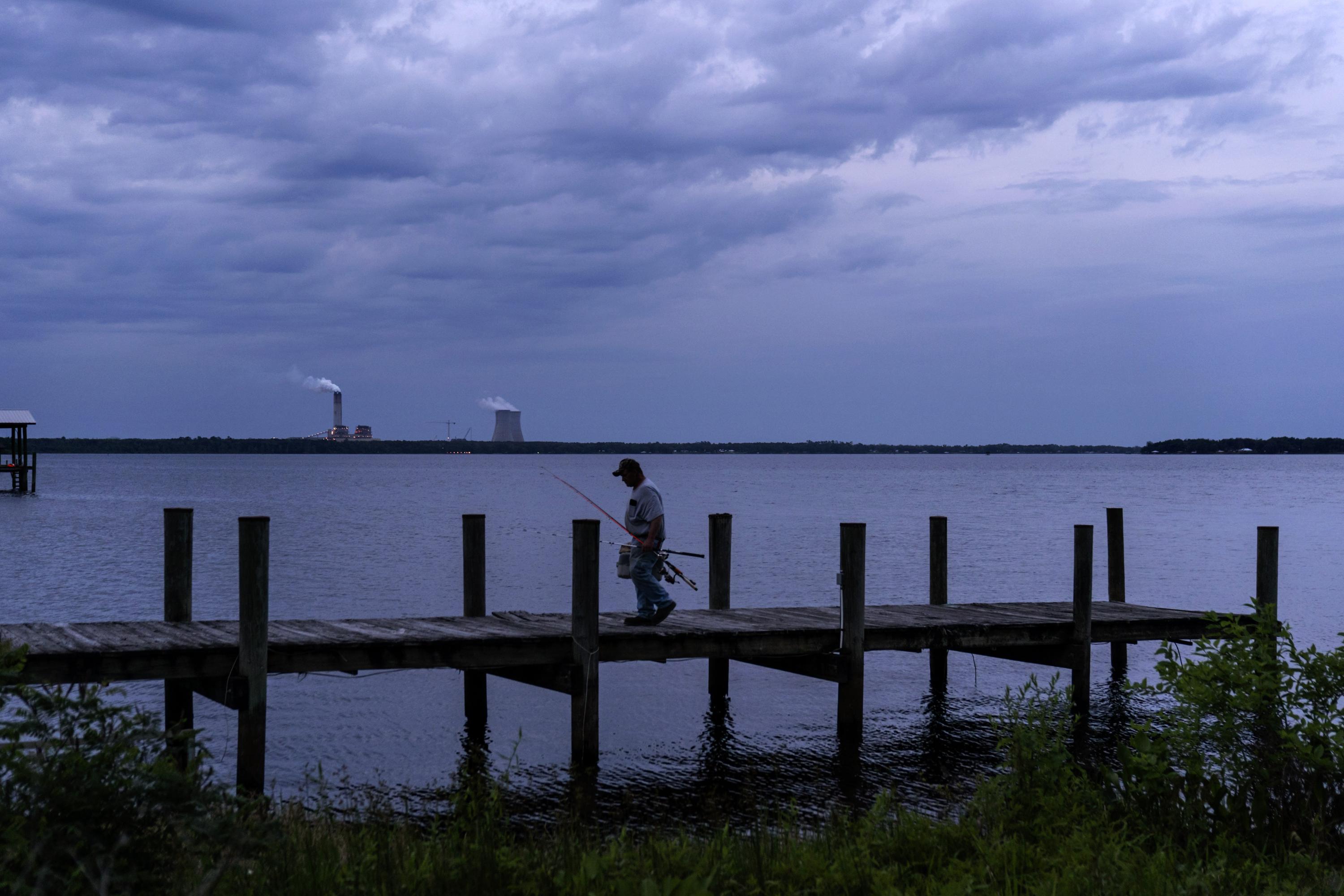 PALATKA, Fla. (AP) — Joseph Moore breathed heavily, his face slick with nervous sweat. He held a cellphone with a photo of a man splayed on the floo