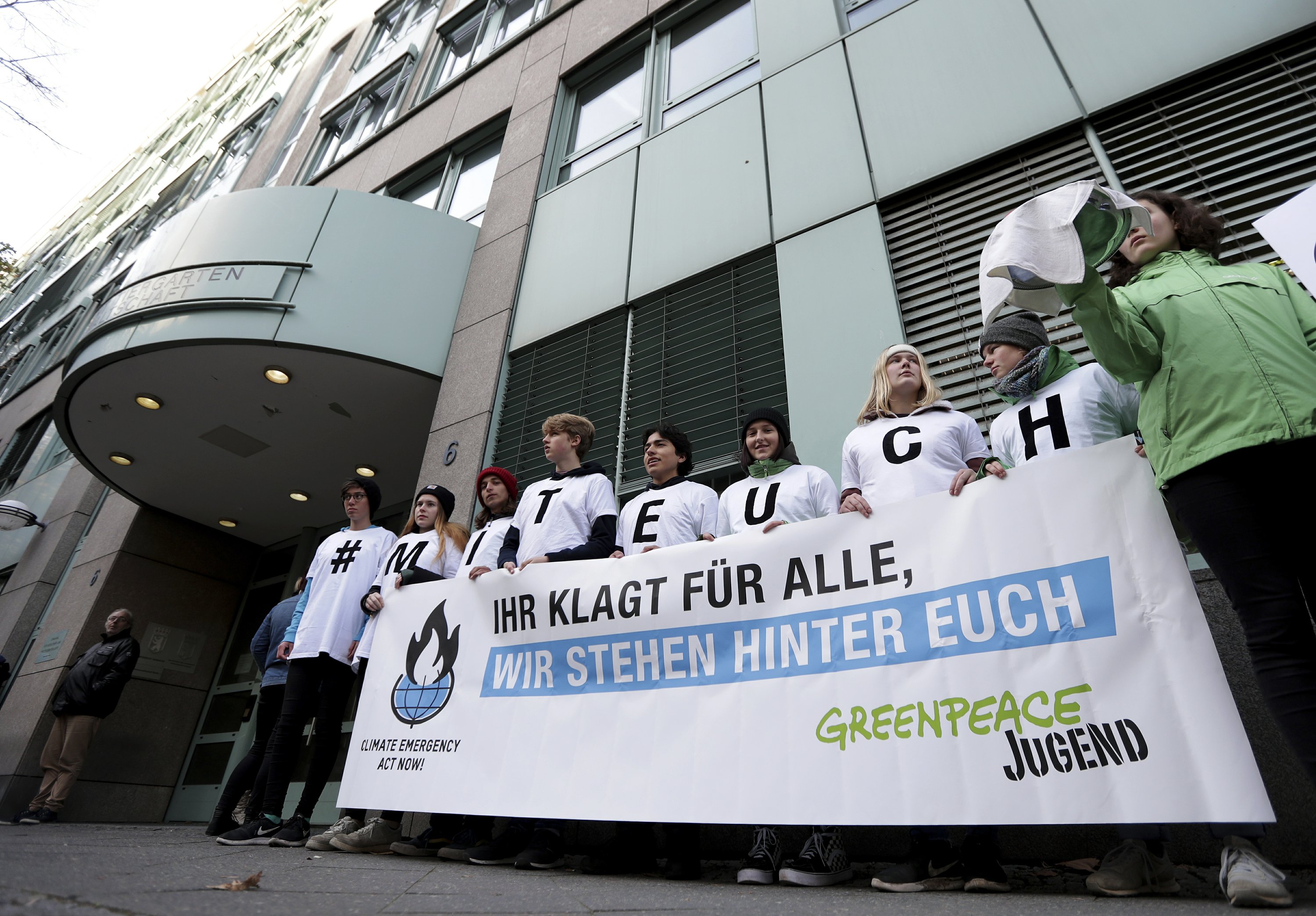 German court throws out climate challenge to Merkel govt - The Associated Press