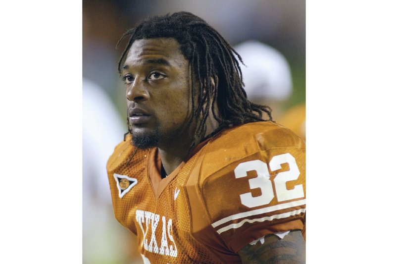 Former Longhorns Nfl Rb Benson Dies In Motorcycle Accident