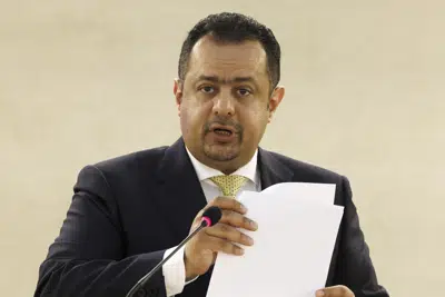 El primer ministro de Yemen, Maeen Abdulmalik Saeed, ofrece un discurso durante el inicio de una sesión del Consejo de Derechos Humanos, en la sede europea de Naciones Unidas en Ginebra, Suiza, el lunes 27 de febrero de 2023. (Salvatore Di Nolfi/Keystone vía AP)