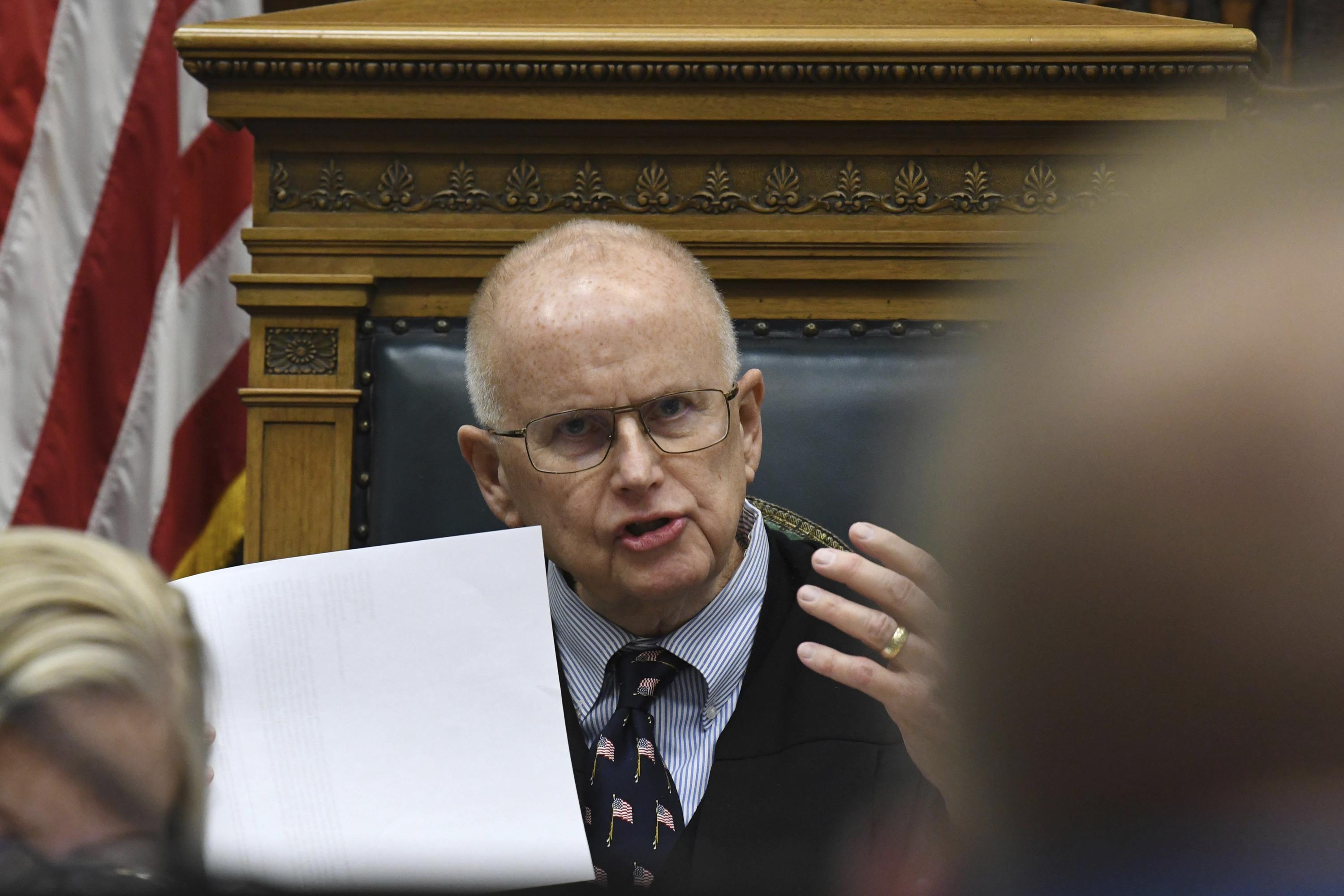 Rittenhouse judge's nod to veterans includes defense witness | AP News