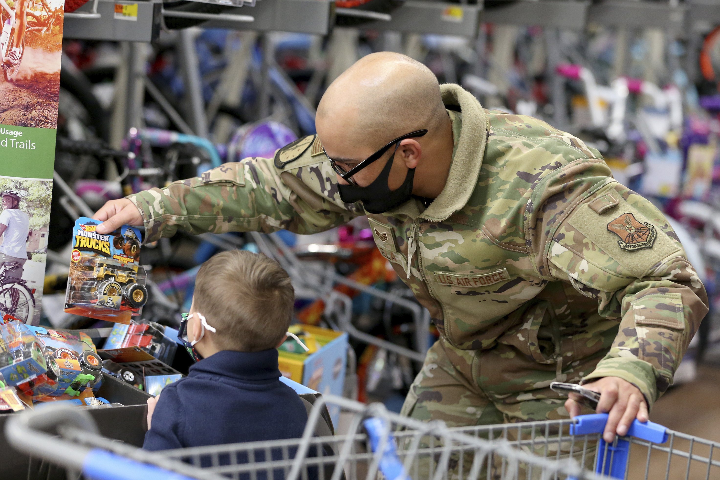Grant money enables Wyoming foster kids to shop with a hero - Vimarsana News