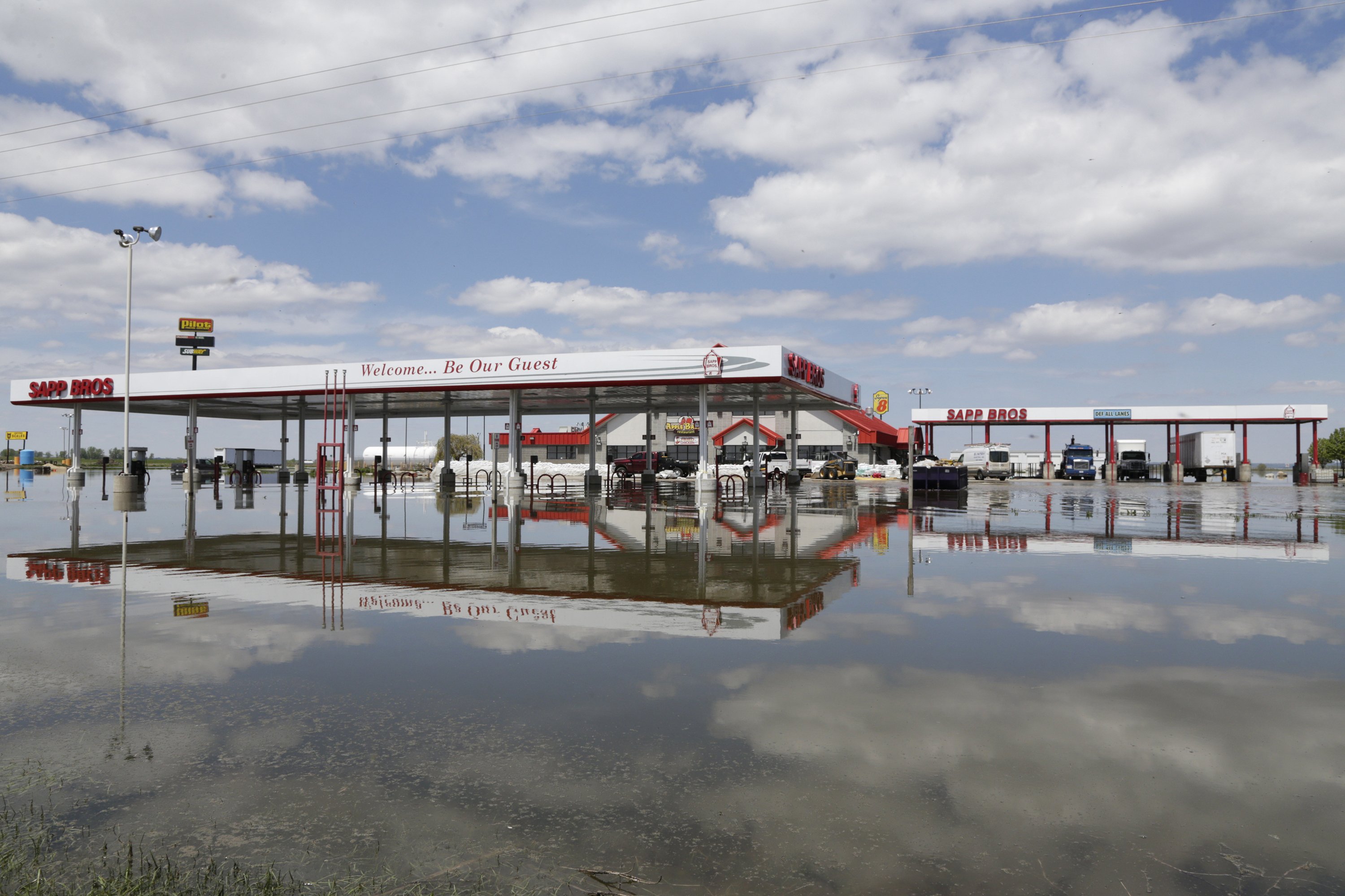 Senators urge changes to reduce Missouri River flooding - Associated Press