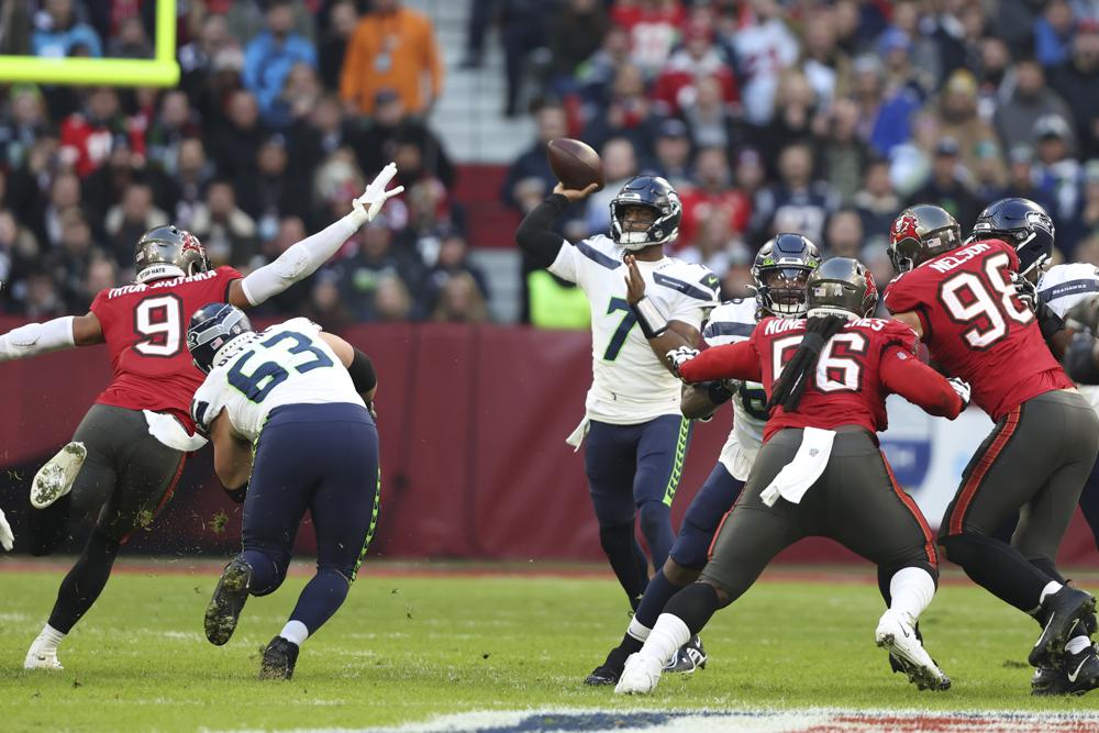 Seattle Seahawks vs Tampa Bay Buccaneers - November 13, 2022